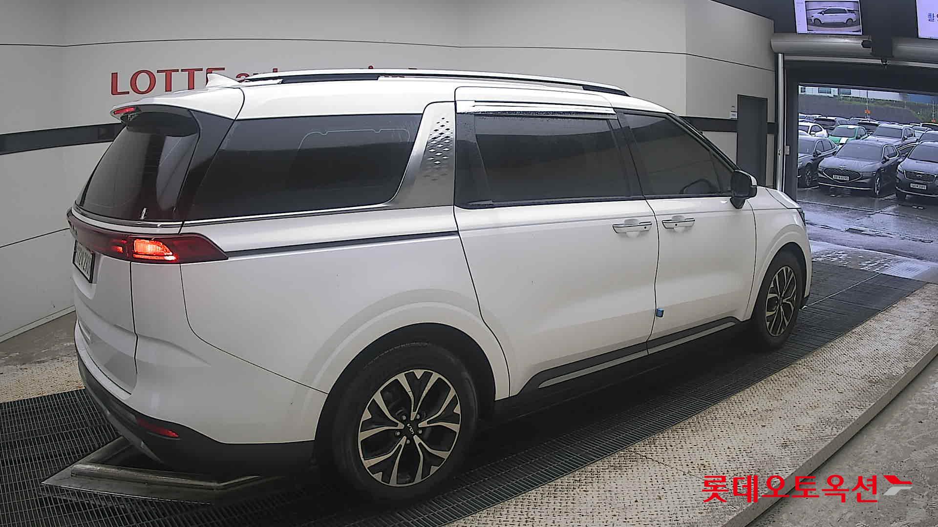 2023 - kia carnival