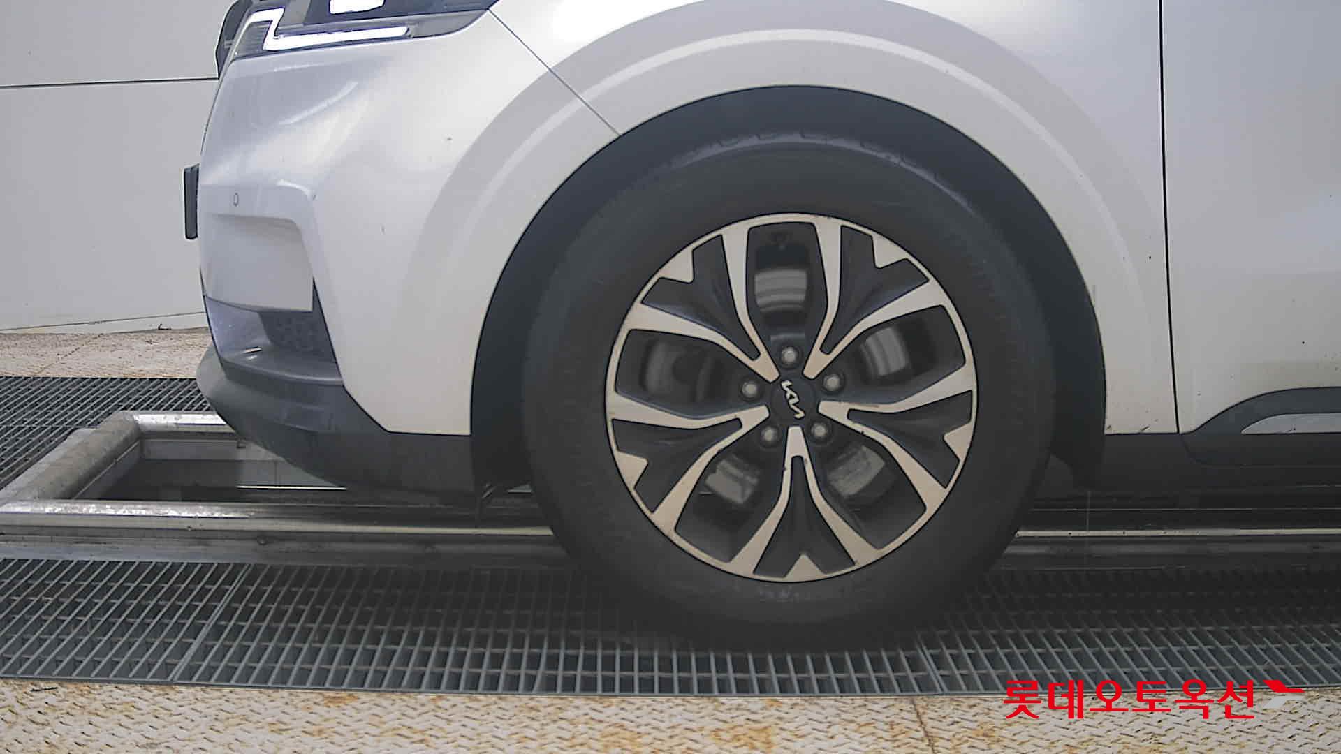 2023 - kia carnival