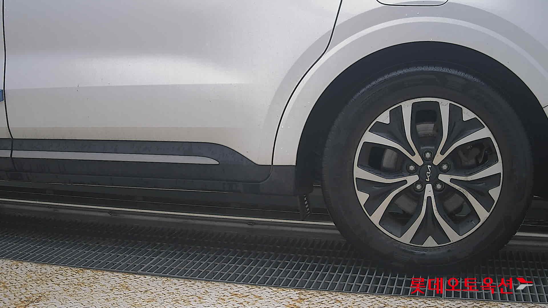 2023 - kia carnival