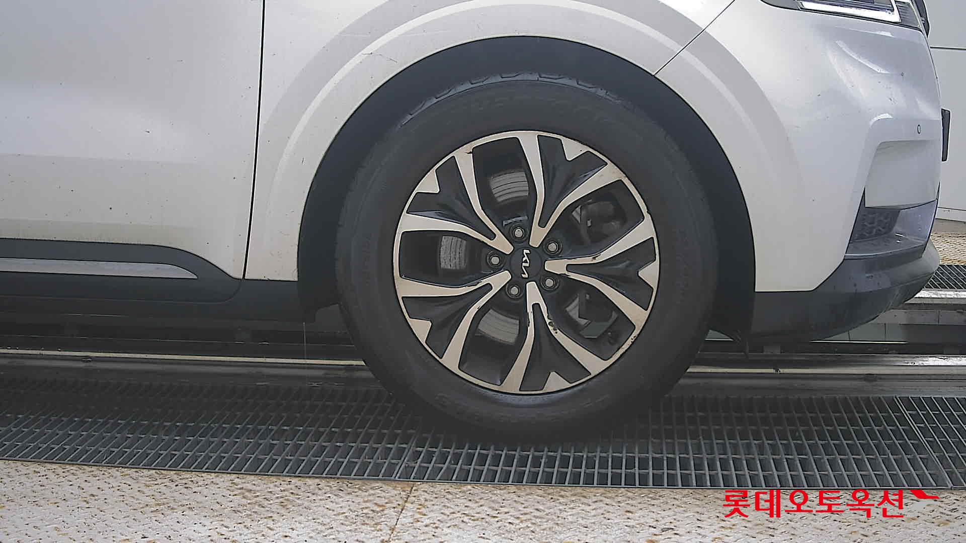 2023 - kia carnival