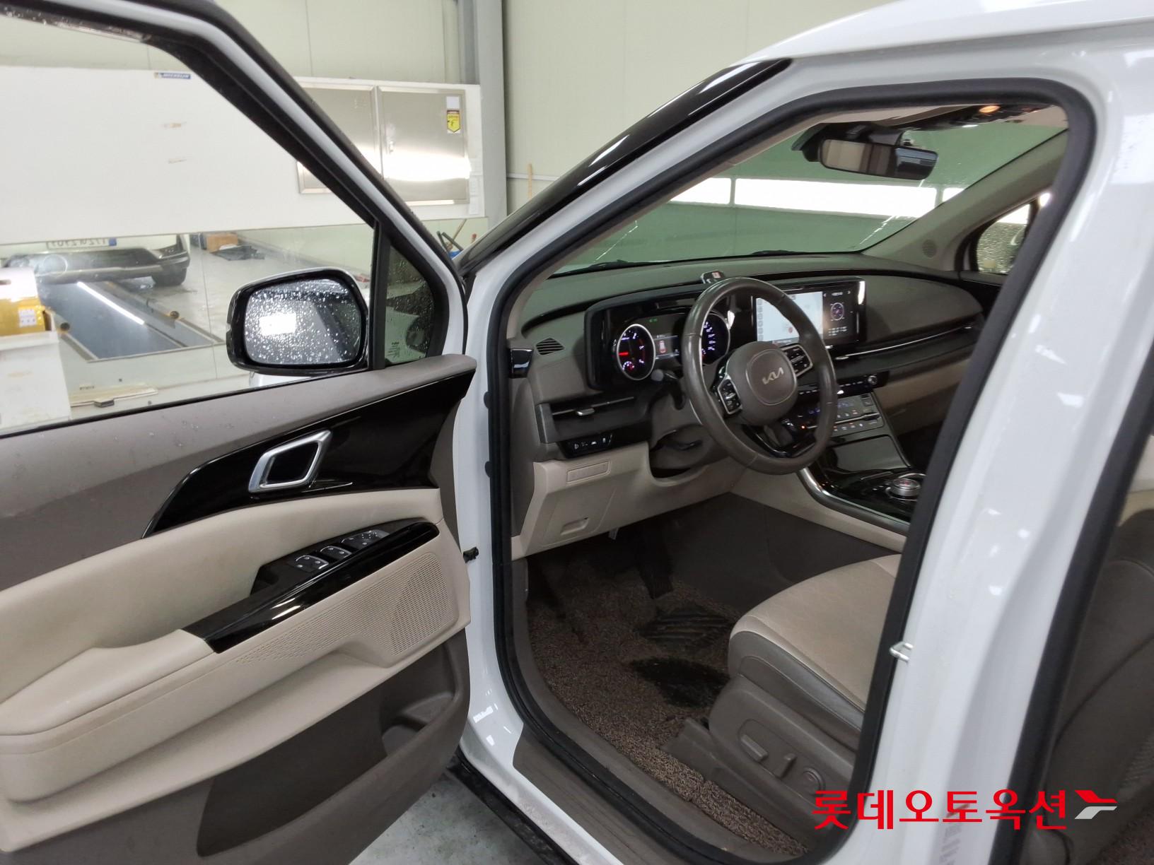 2023 - kia carnival