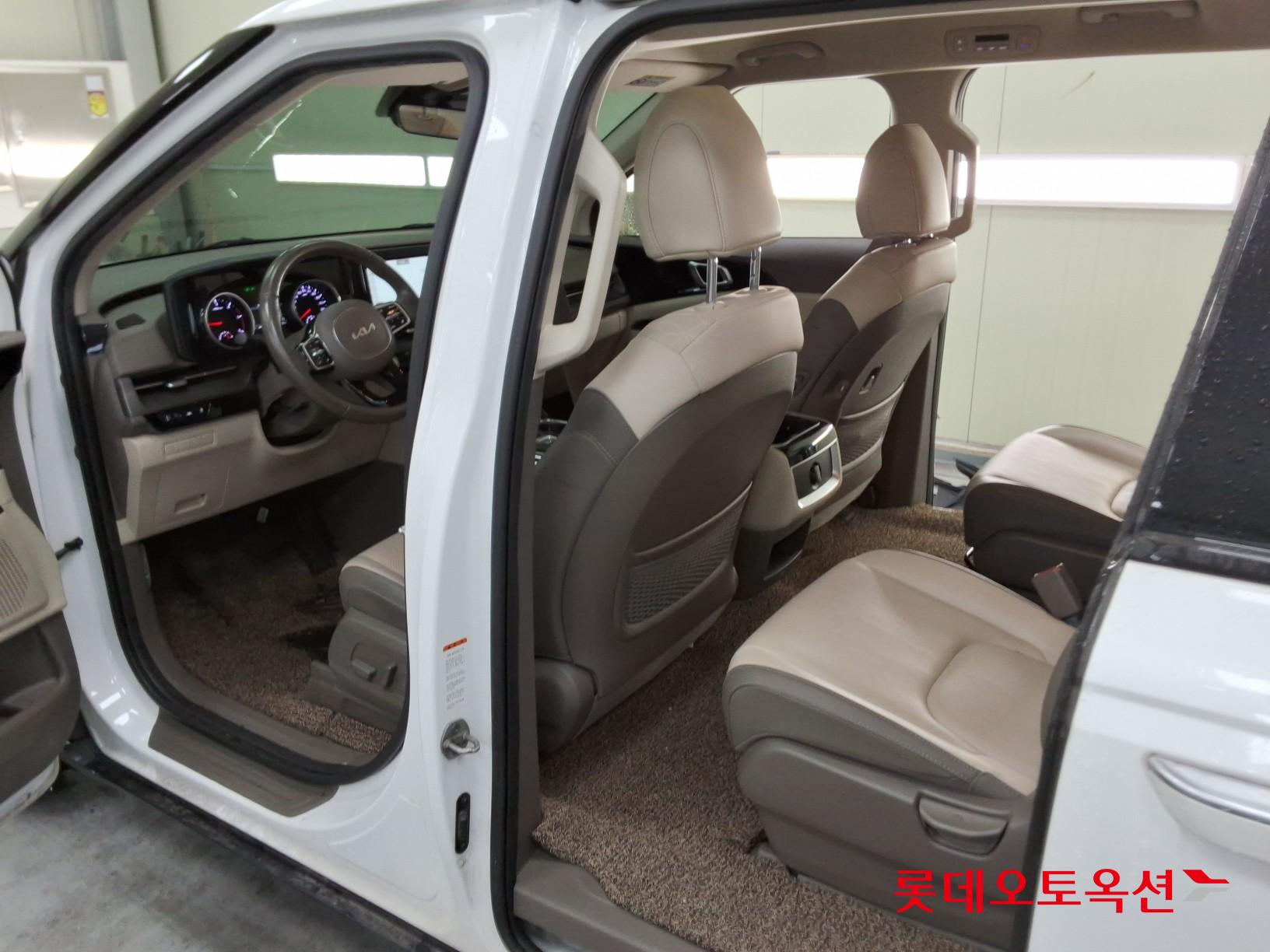 2023 - kia carnival