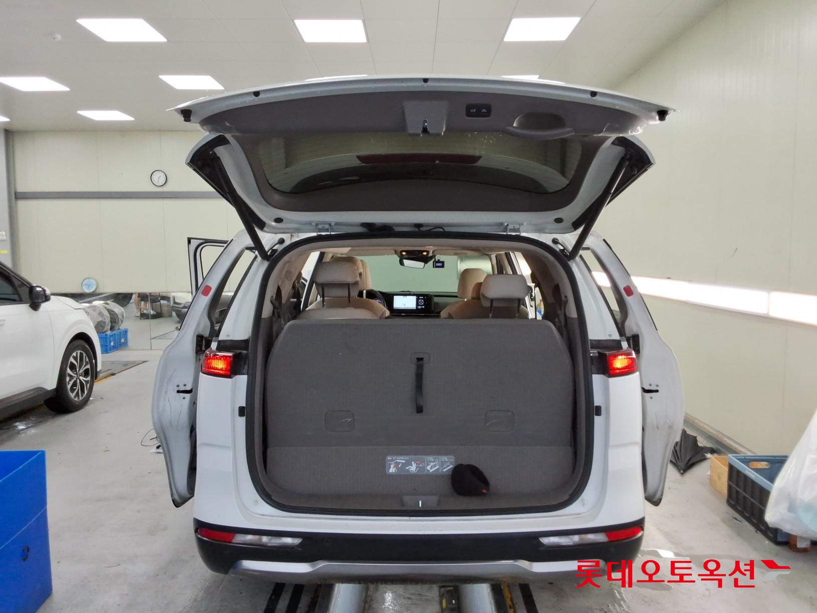 2023 - kia carnival