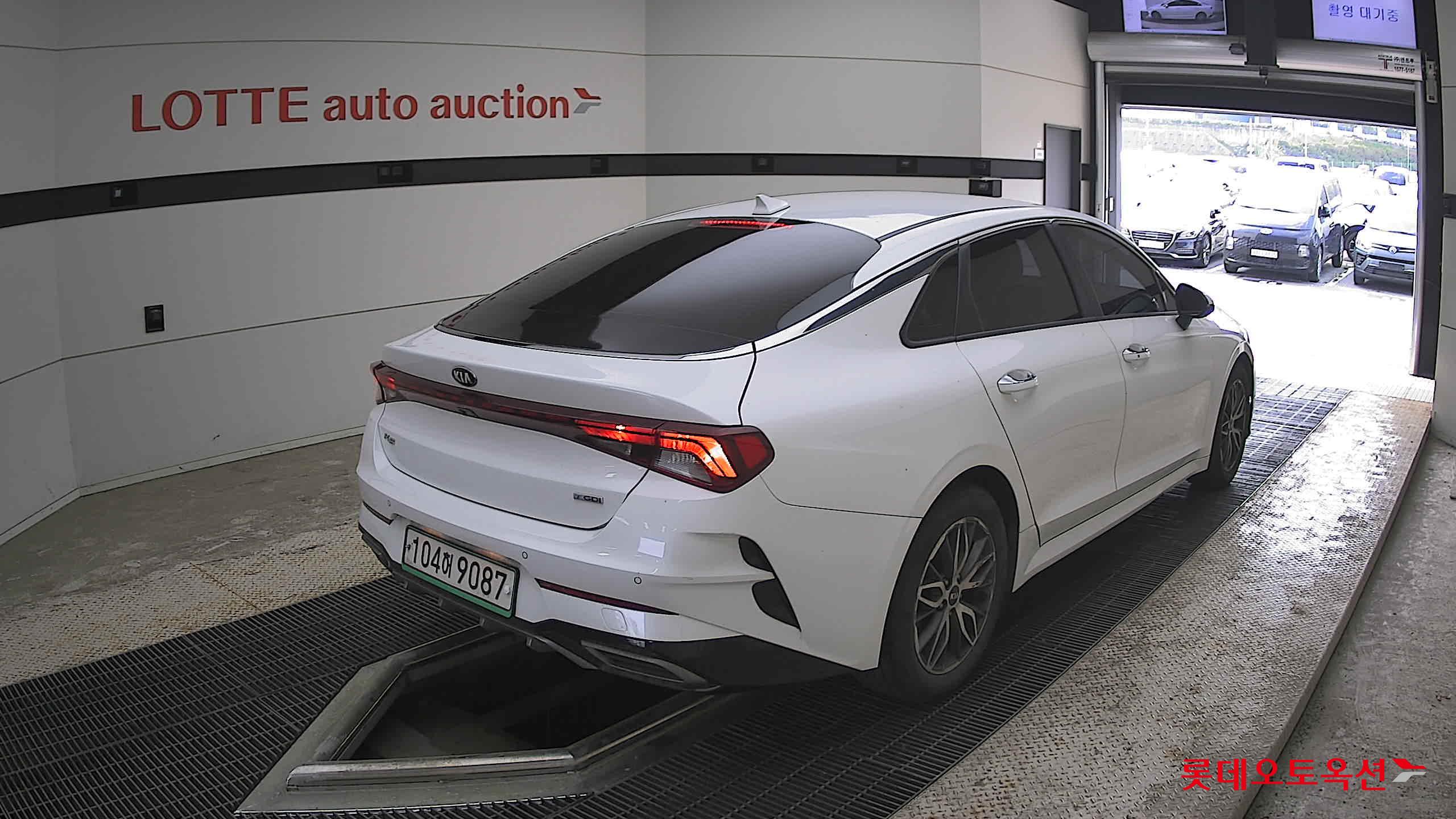 Kia K5 - 5
