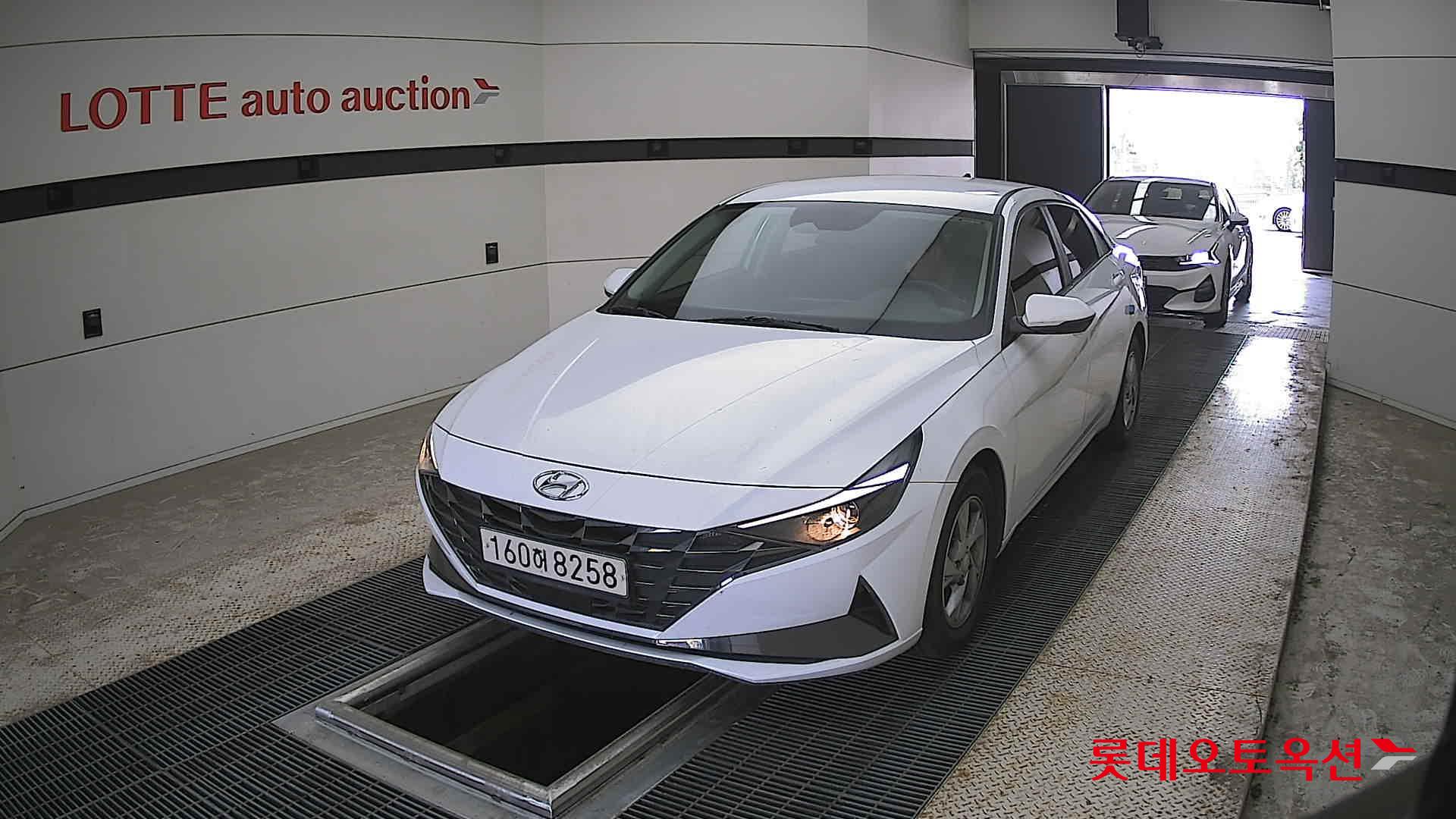 Hyundai Elantra - 10