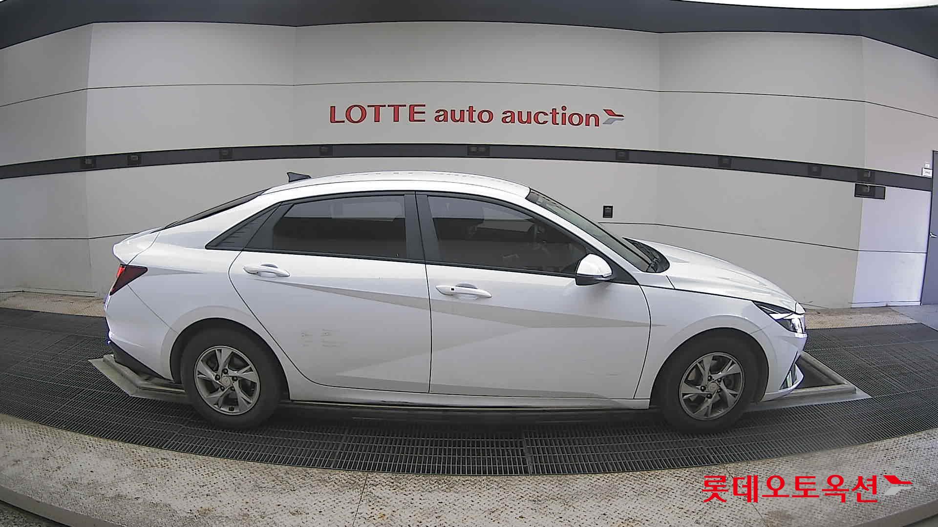 Hyundai Elantra - 21