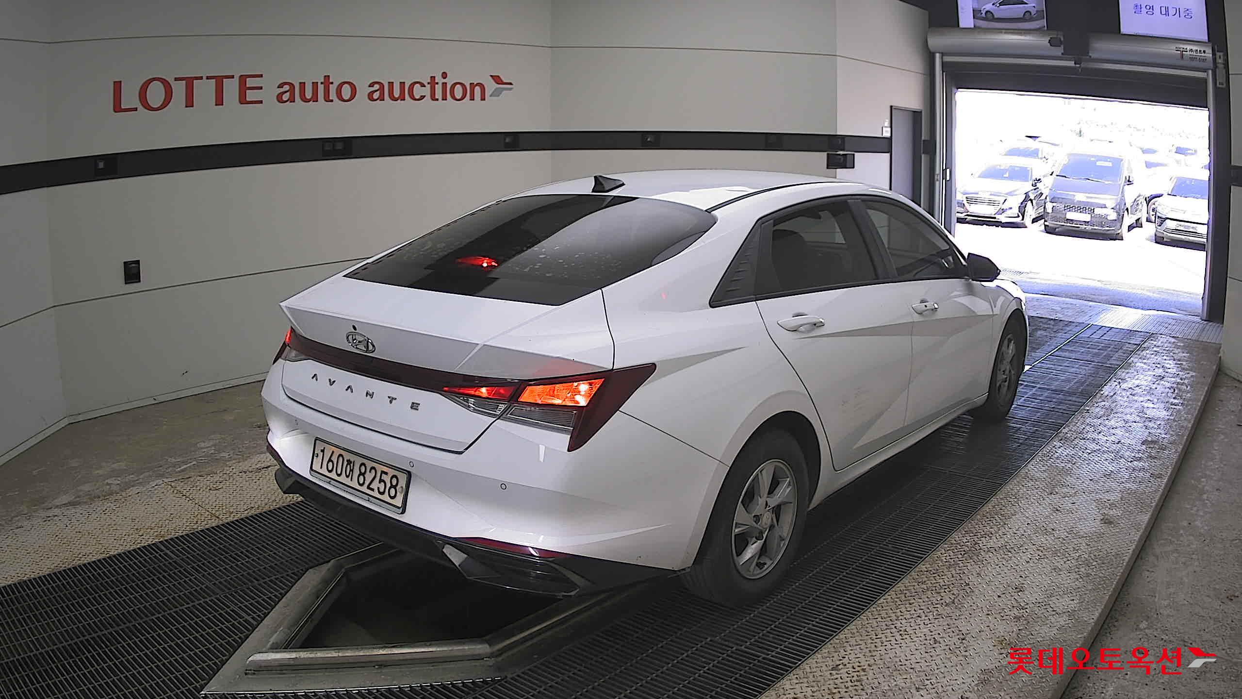 Hyundai Elantra - 5