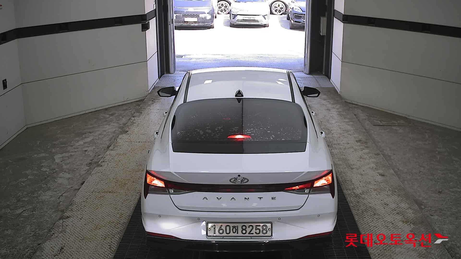 Hyundai Elantra - 17