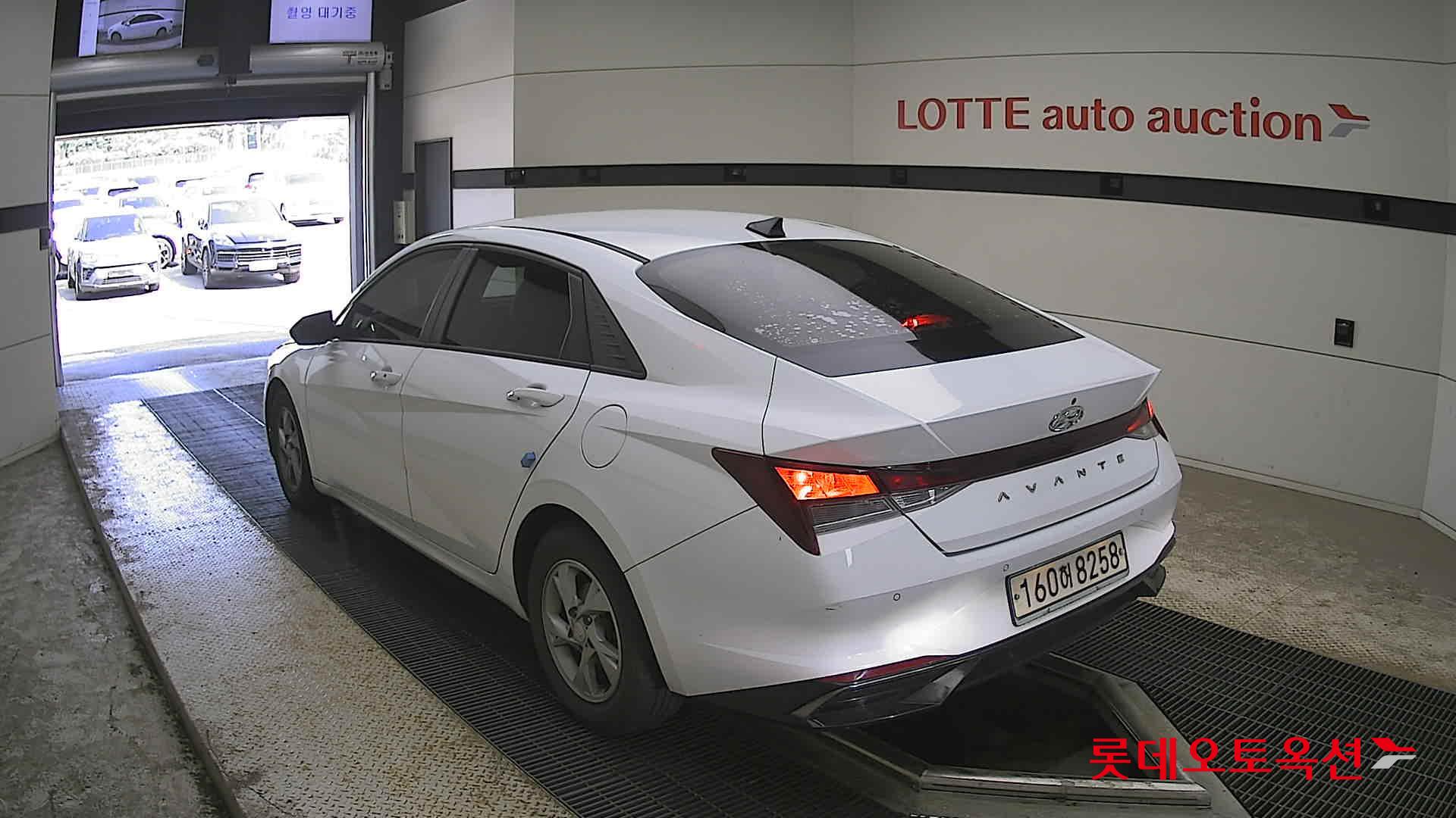 Hyundai Elantra - 4