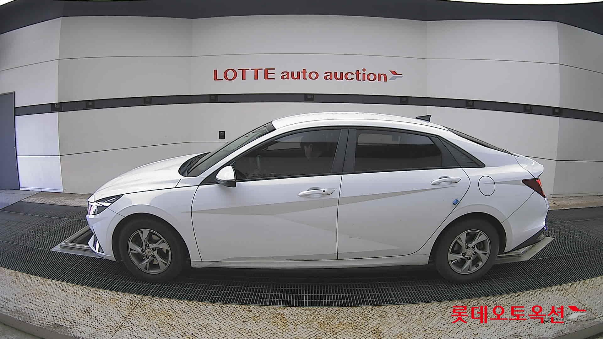 Hyundai Elantra - 13