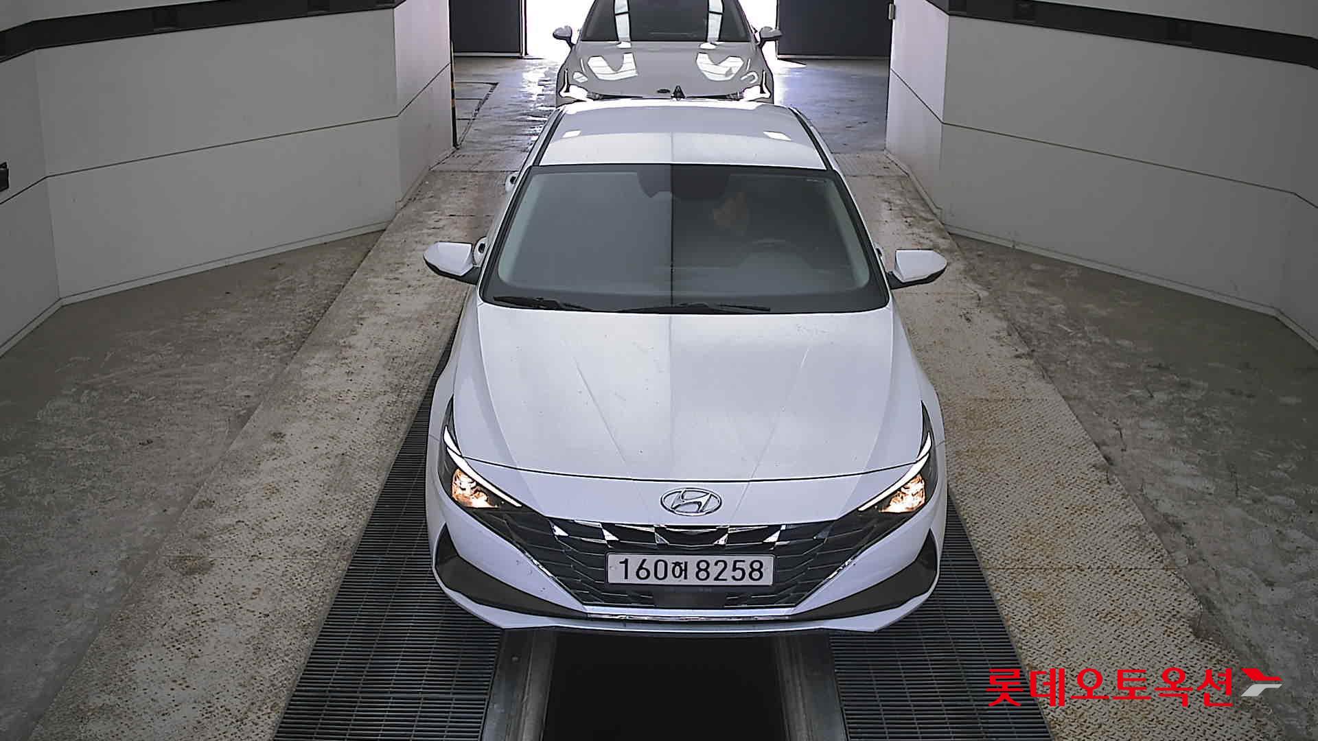 Hyundai Elantra - 1