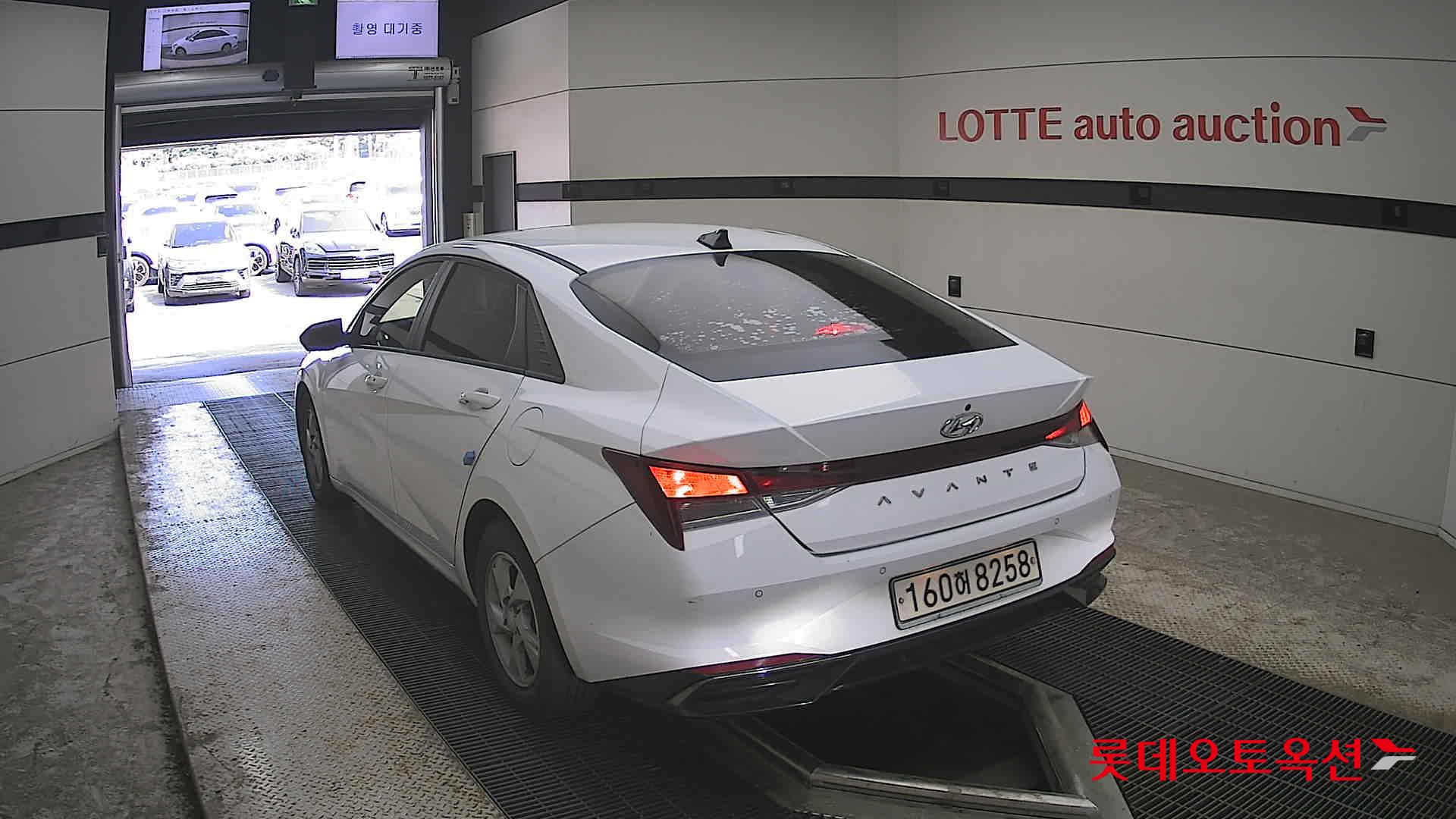 Hyundai Elantra - 16