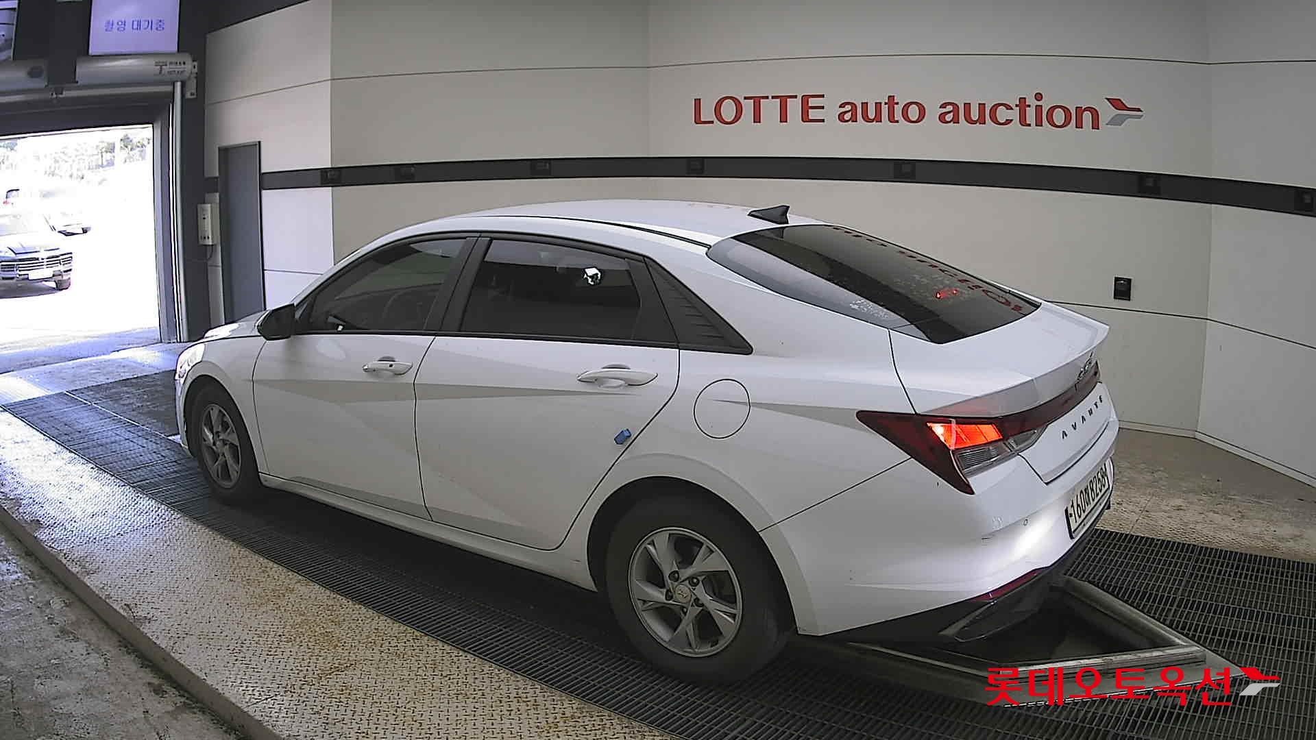 Hyundai Elantra - 15