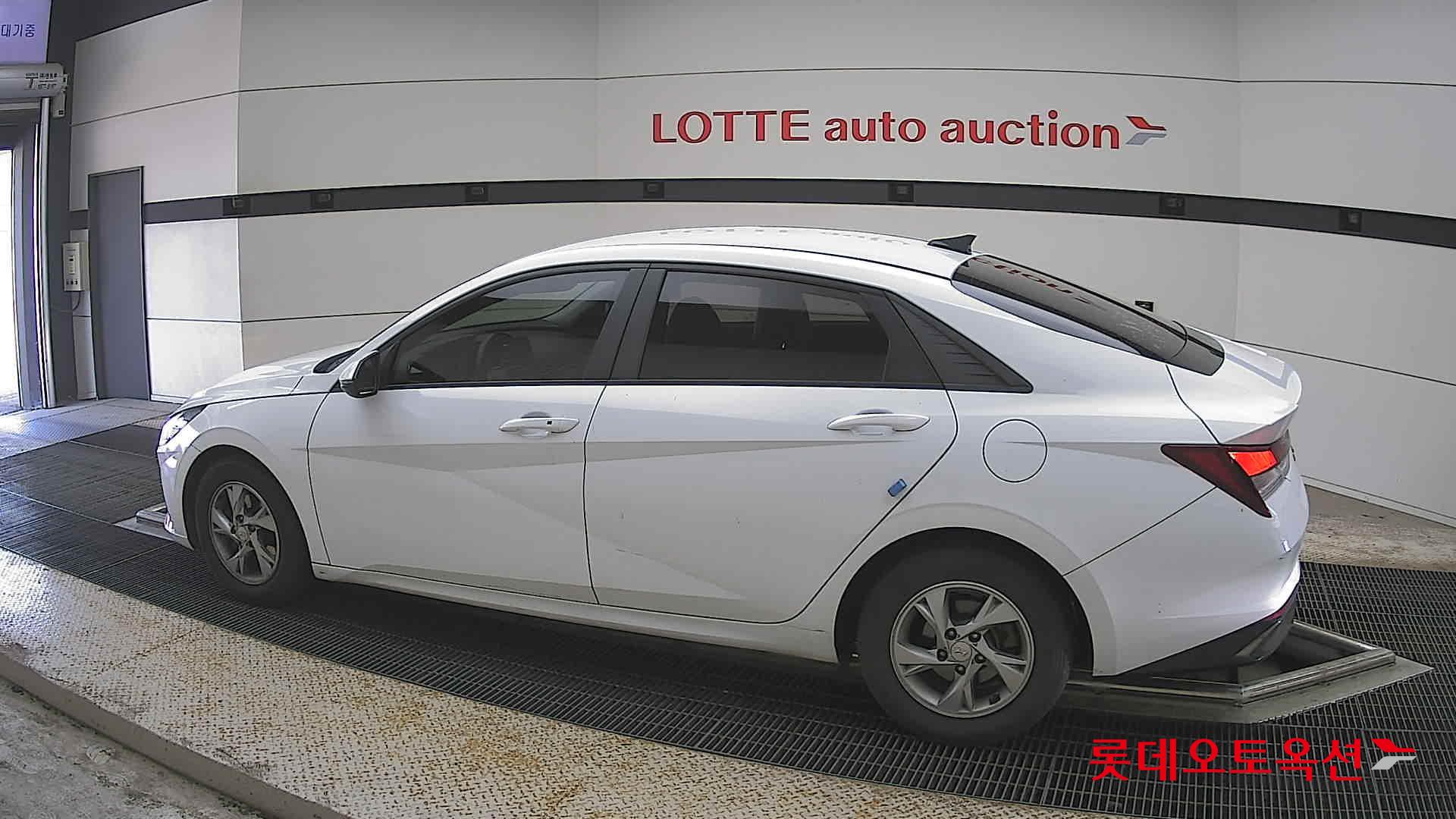 Hyundai Elantra - 14