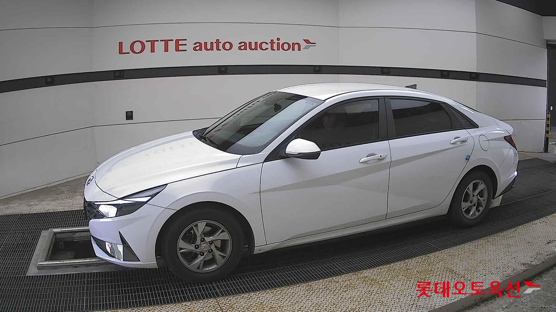 Hyundai Elantra - 12