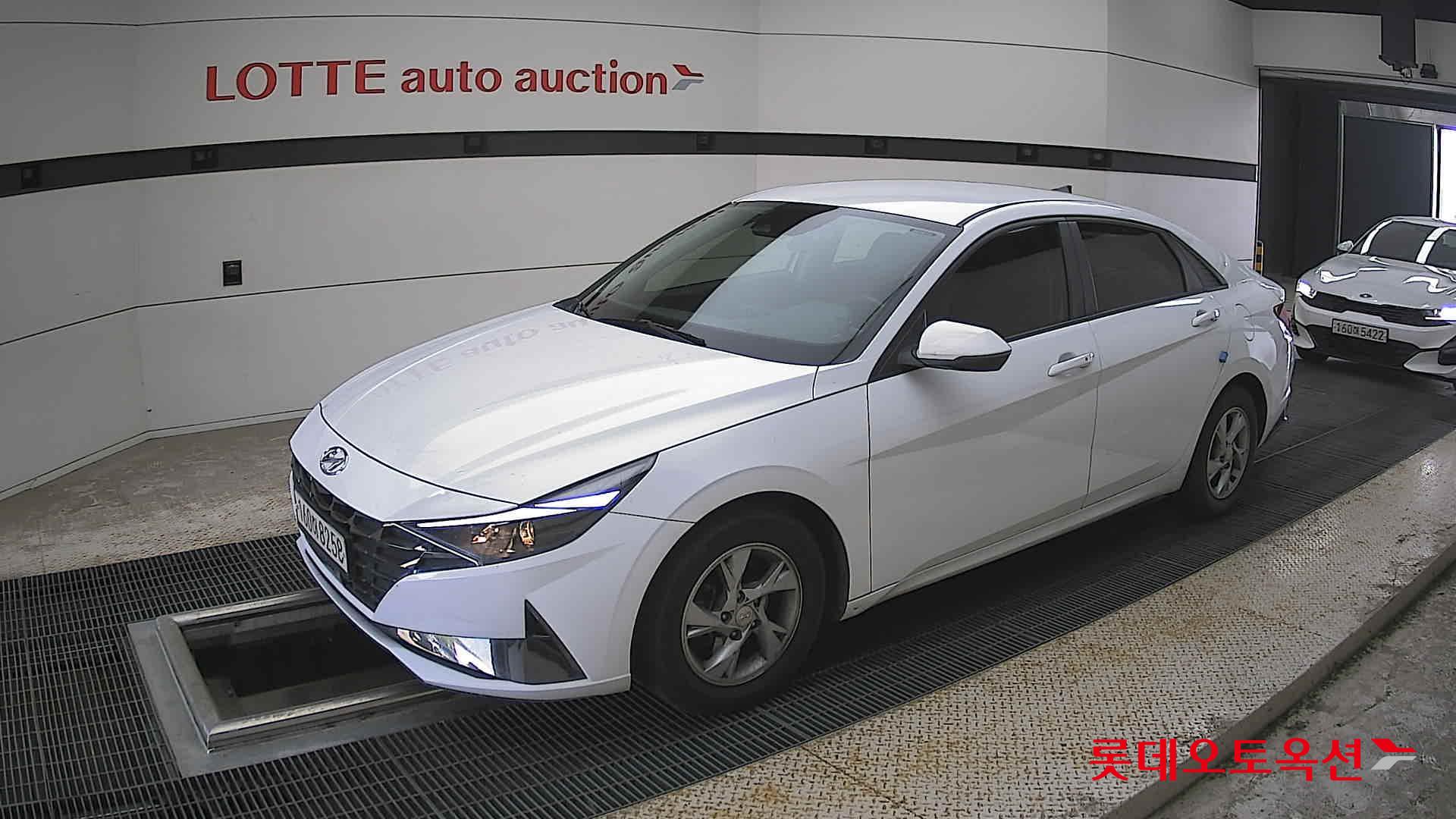 Hyundai Elantra - 11