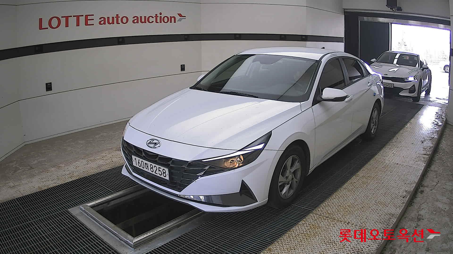 Hyundai Elantra - 3