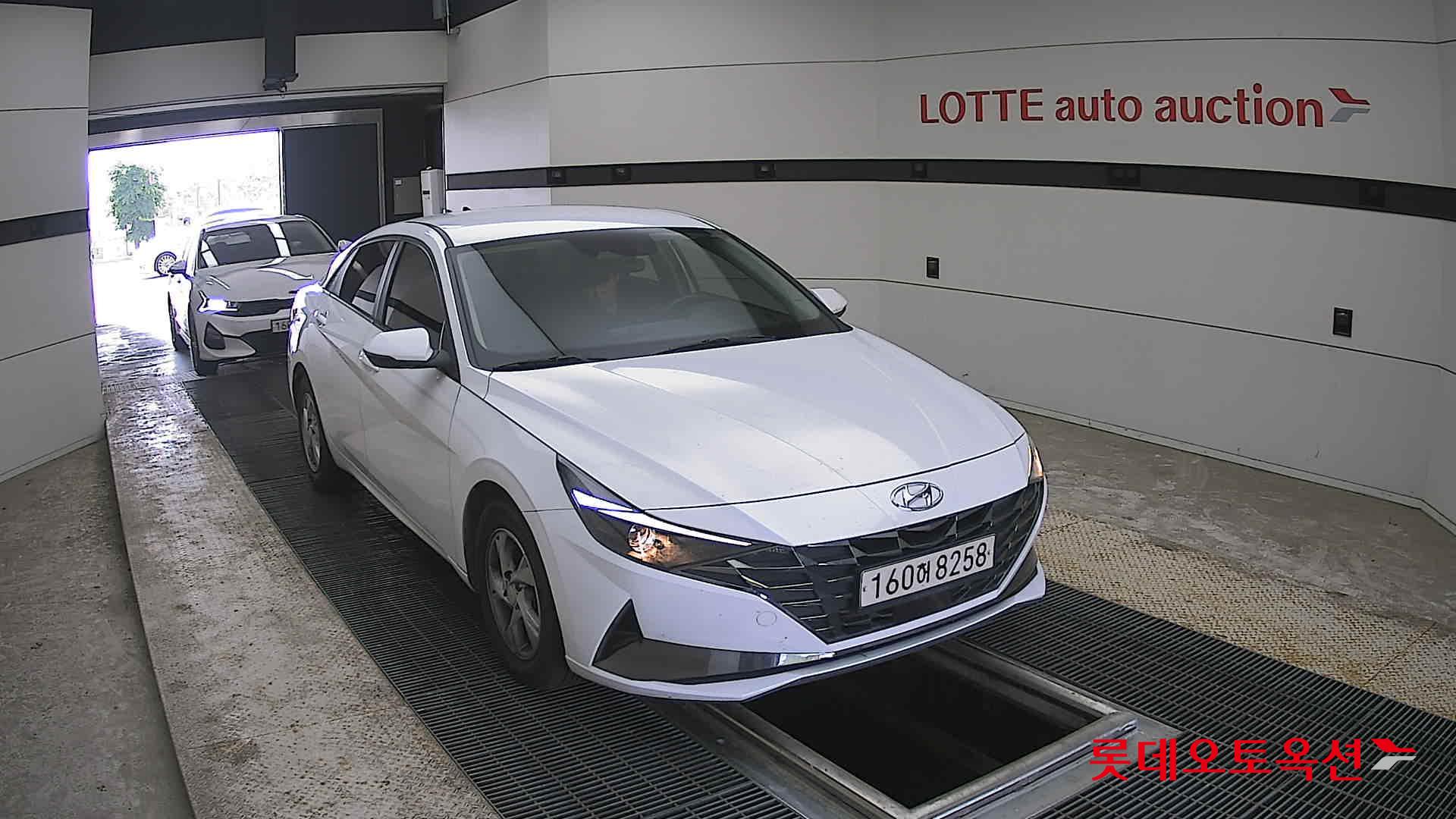 Hyundai Elantra - 24