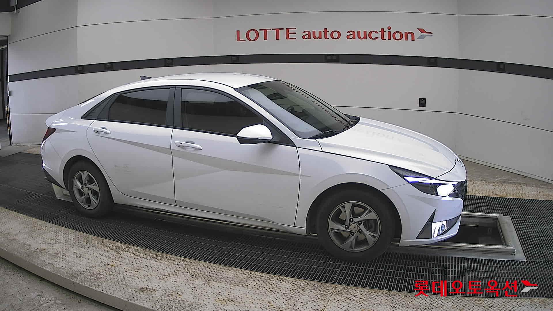 Hyundai Elantra - 22