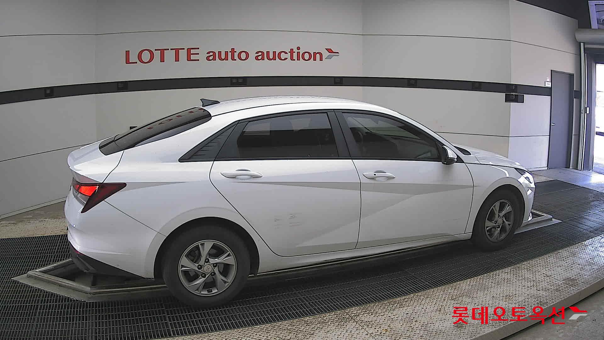 Hyundai Elantra - 20