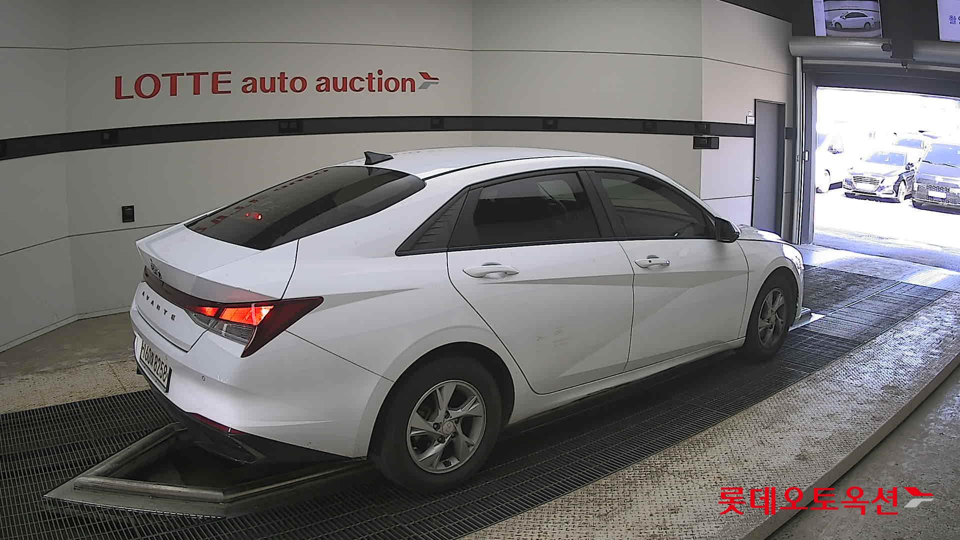 Hyundai Elantra - 19