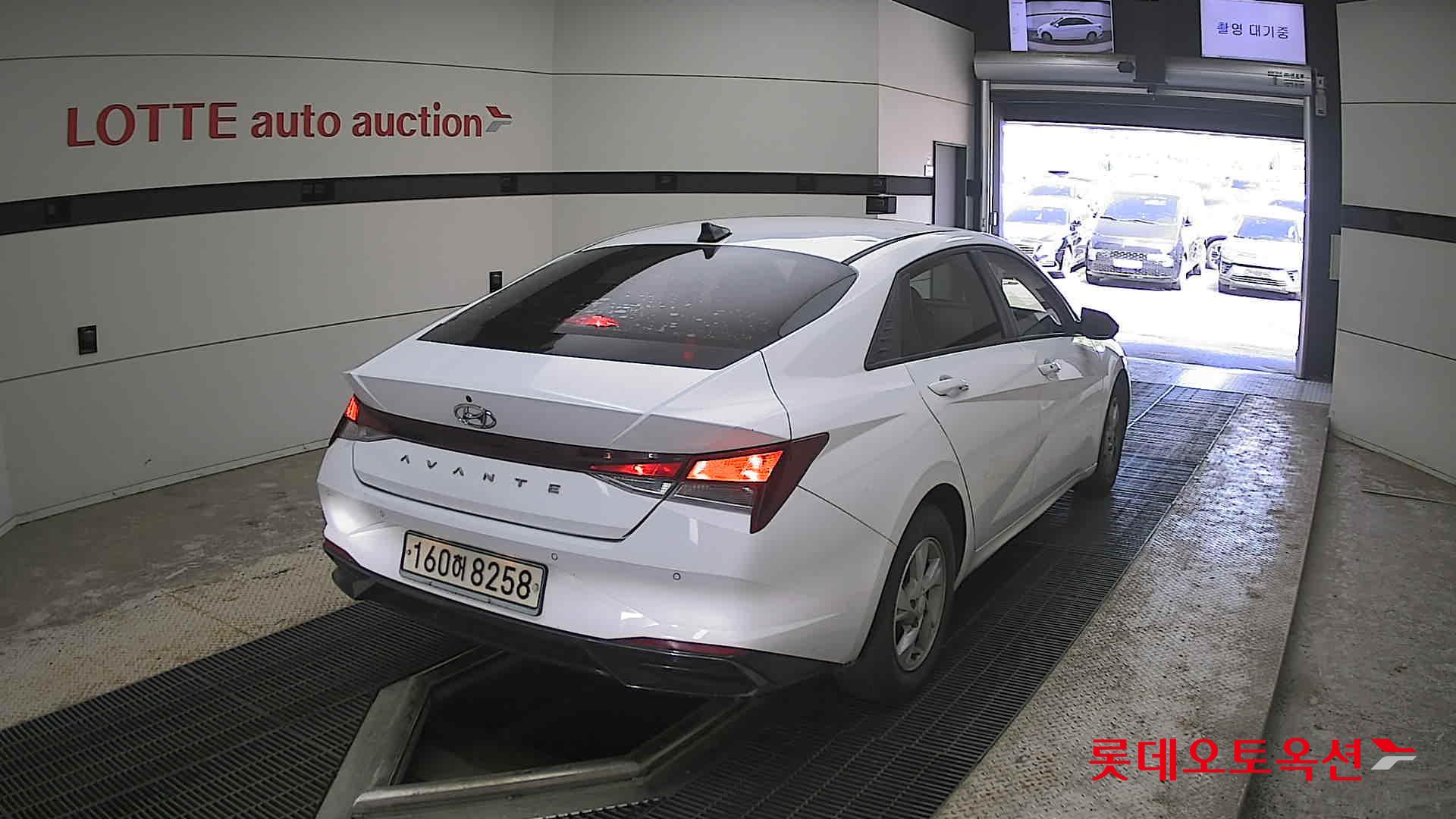 Hyundai Elantra - 18