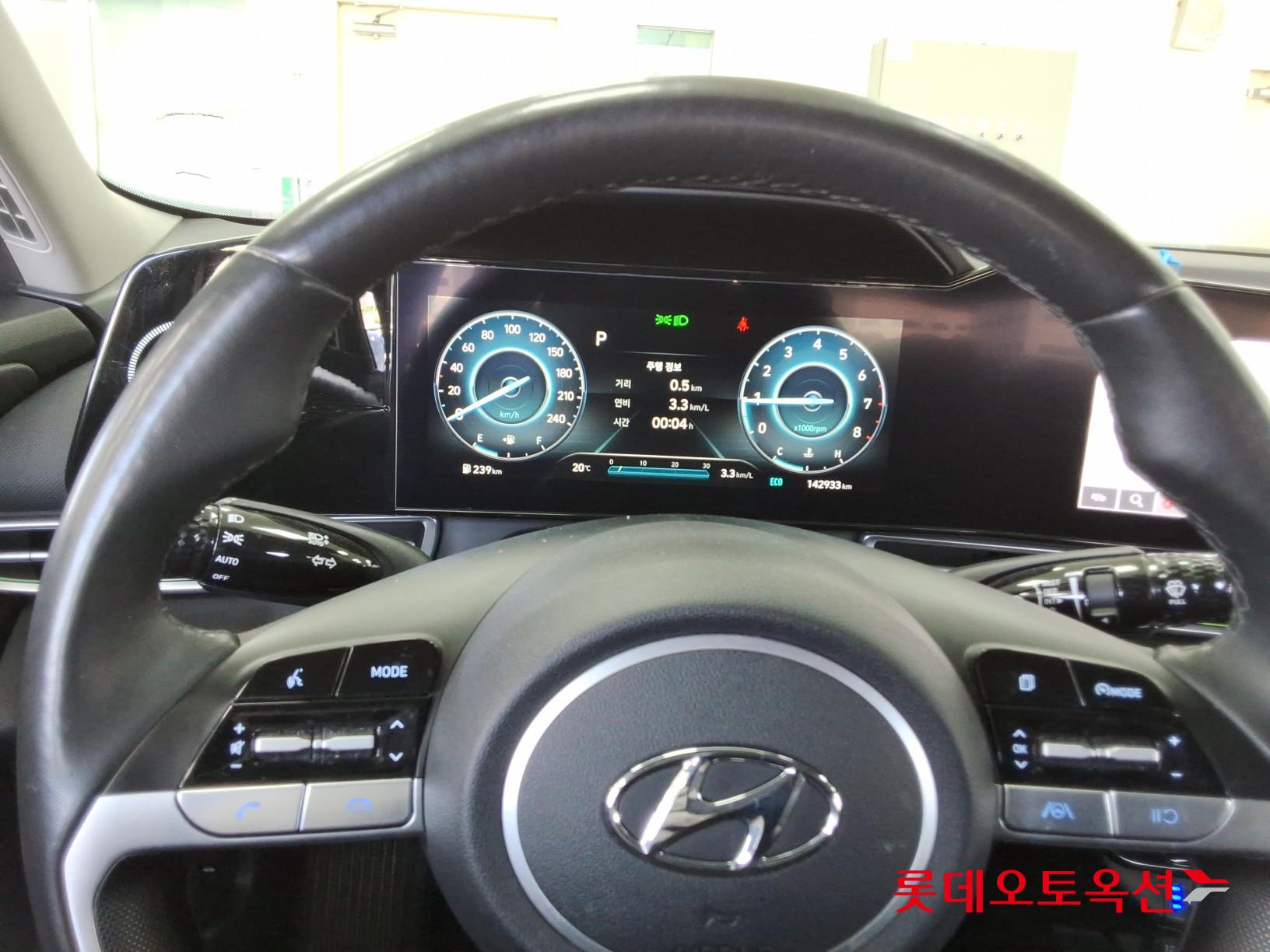 Hyundai Elantra - 30