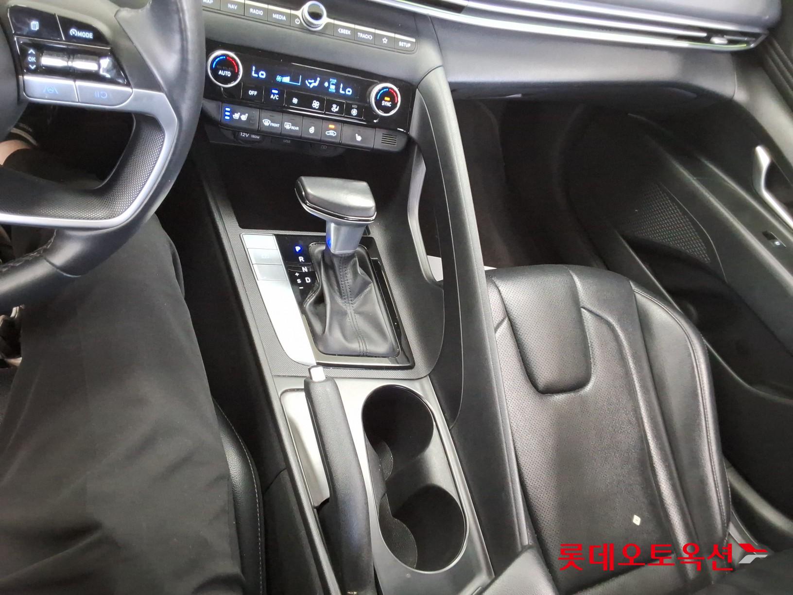 Hyundai Elantra - 34