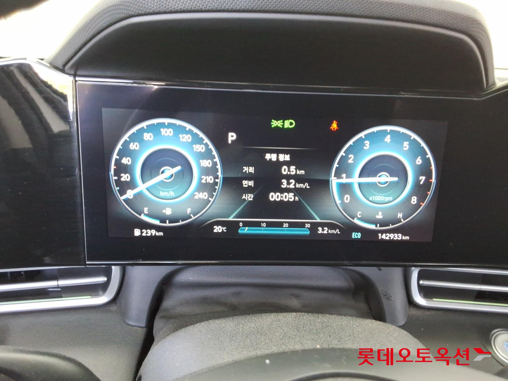 Hyundai Elantra - 35