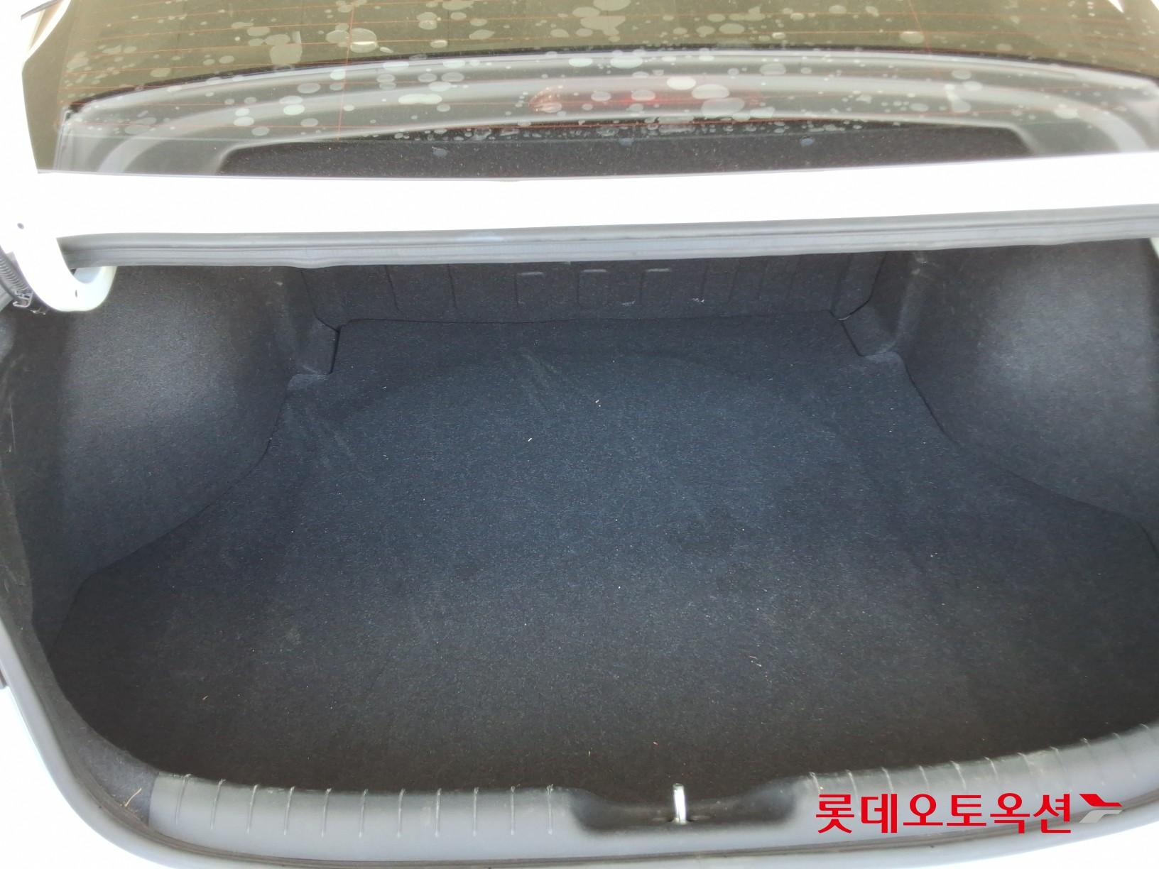 Hyundai Elantra - 9