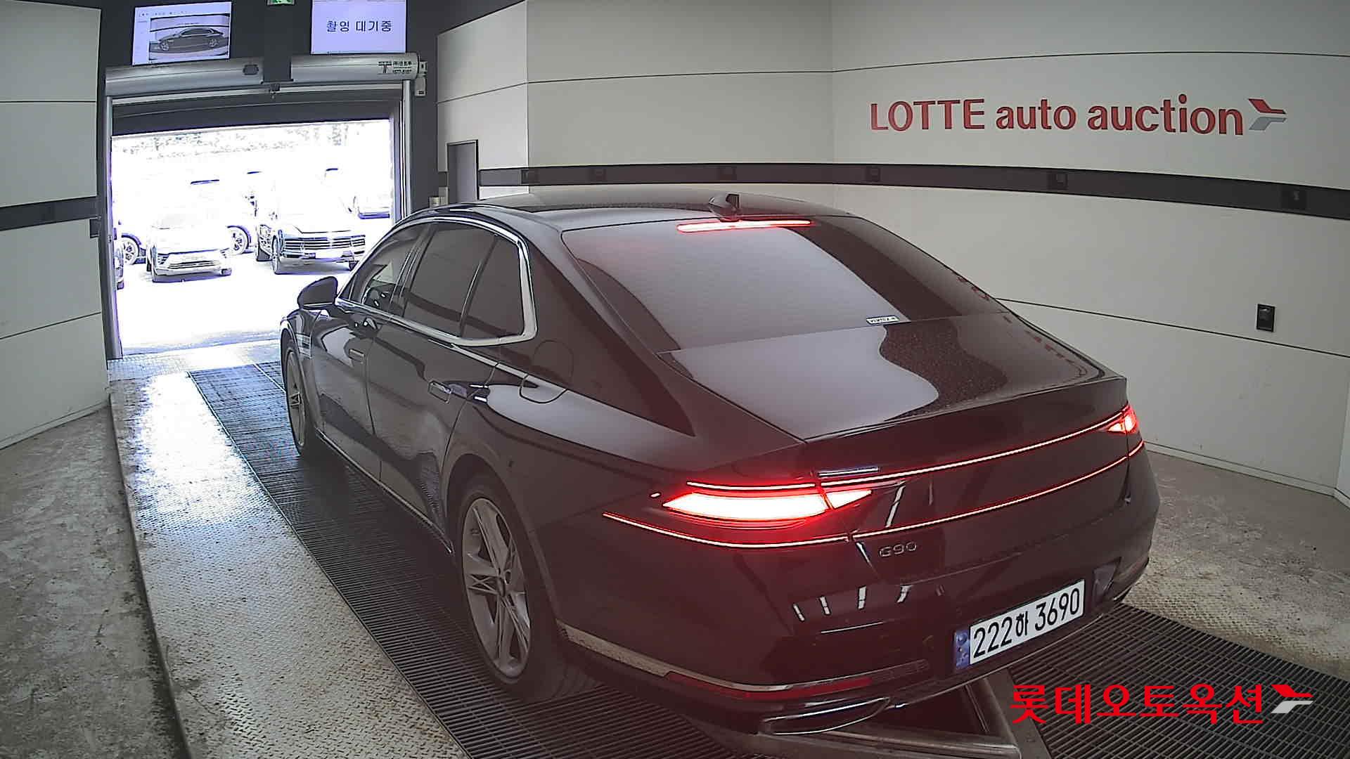 Genesis G90 - 16