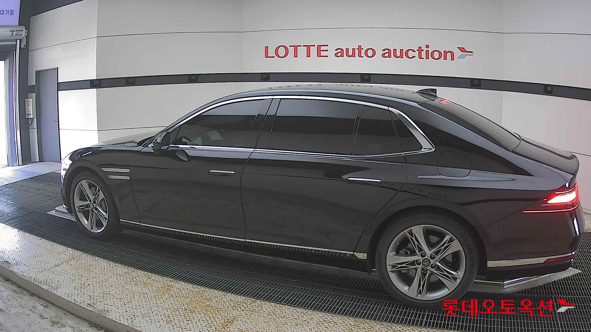 Genesis G90 - 14