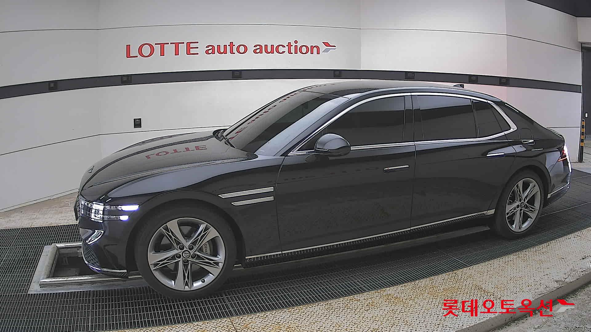 Genesis G90 - 12