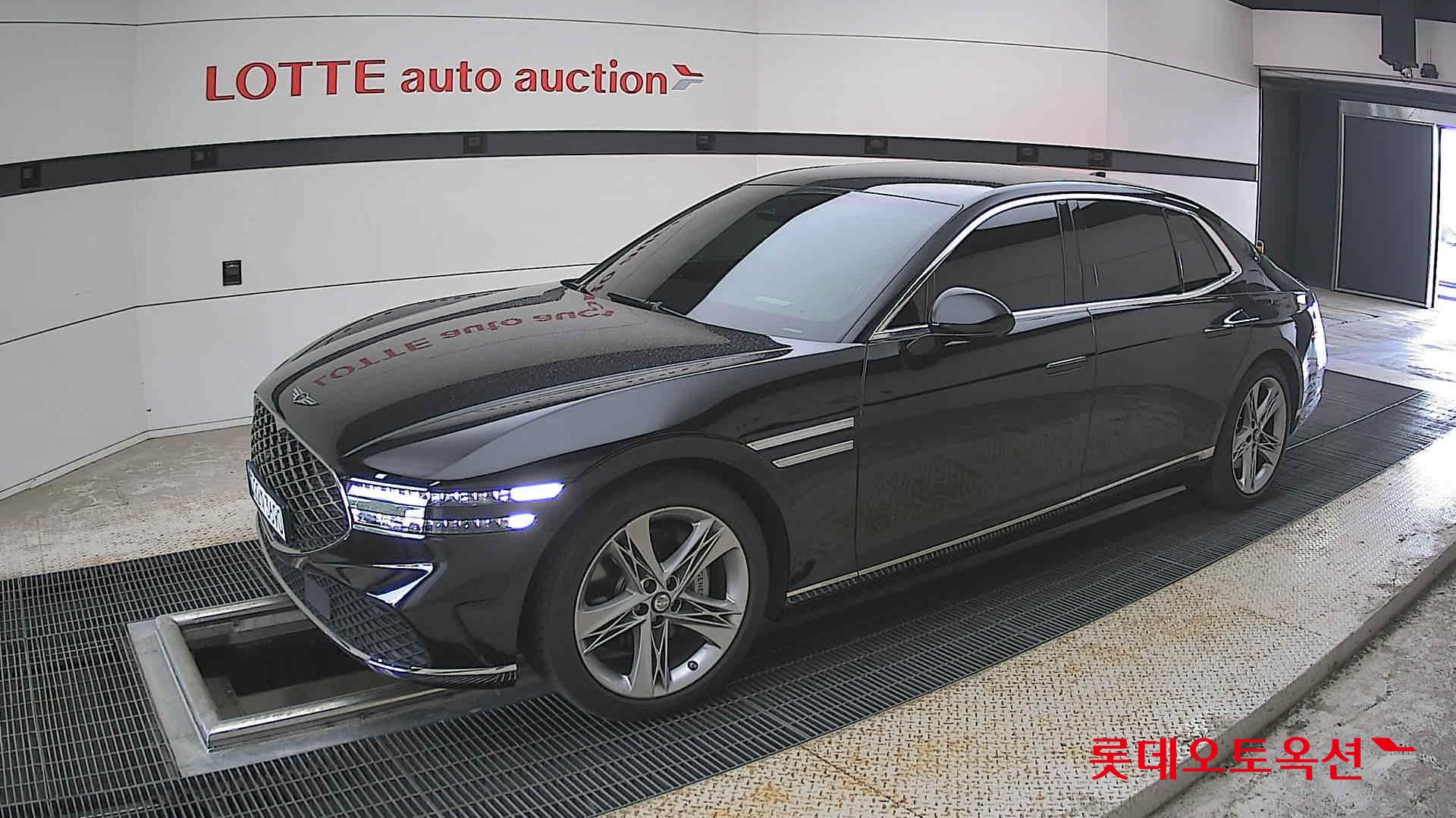 Genesis G90 - 11