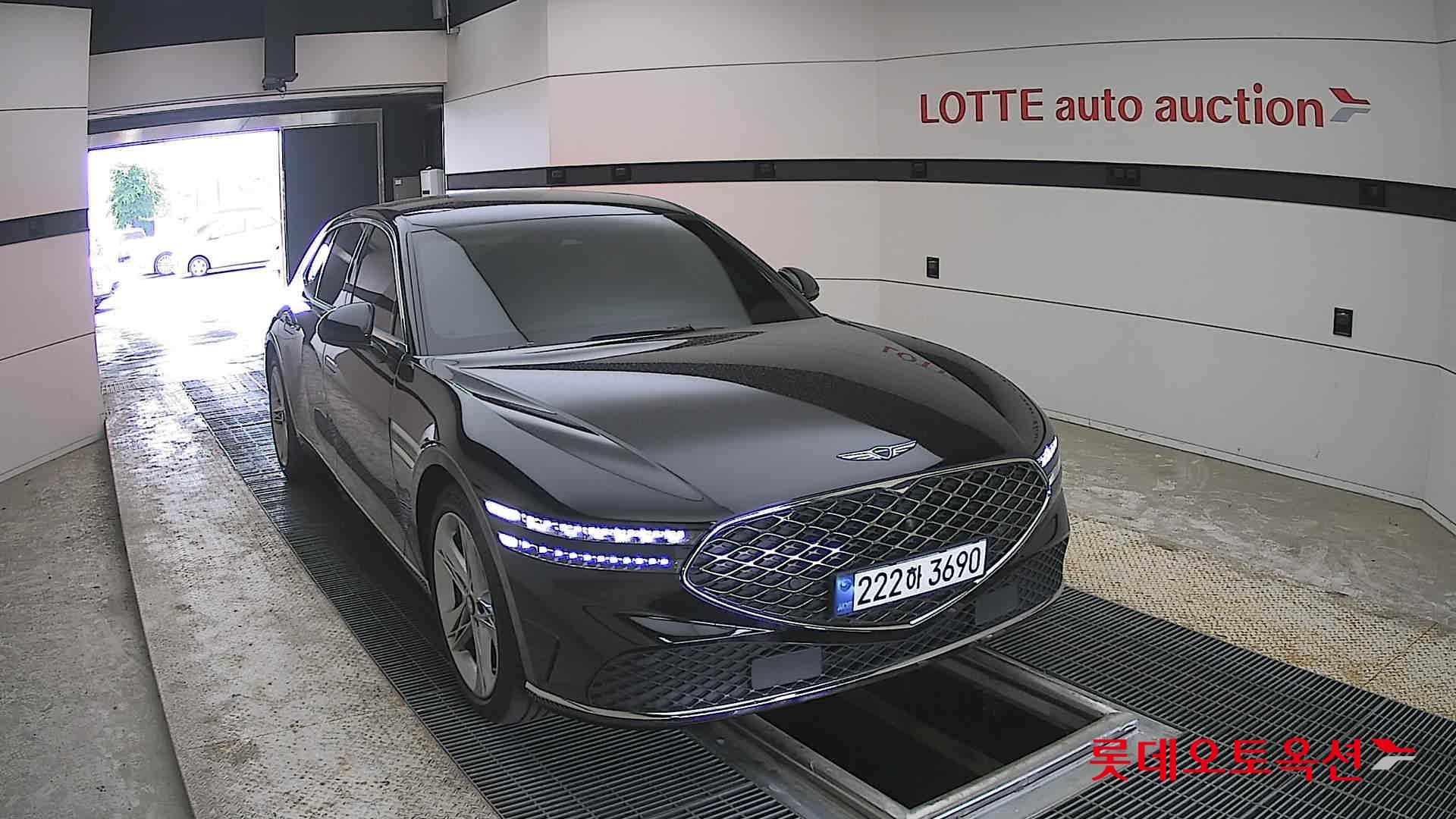 Genesis G90 - 24