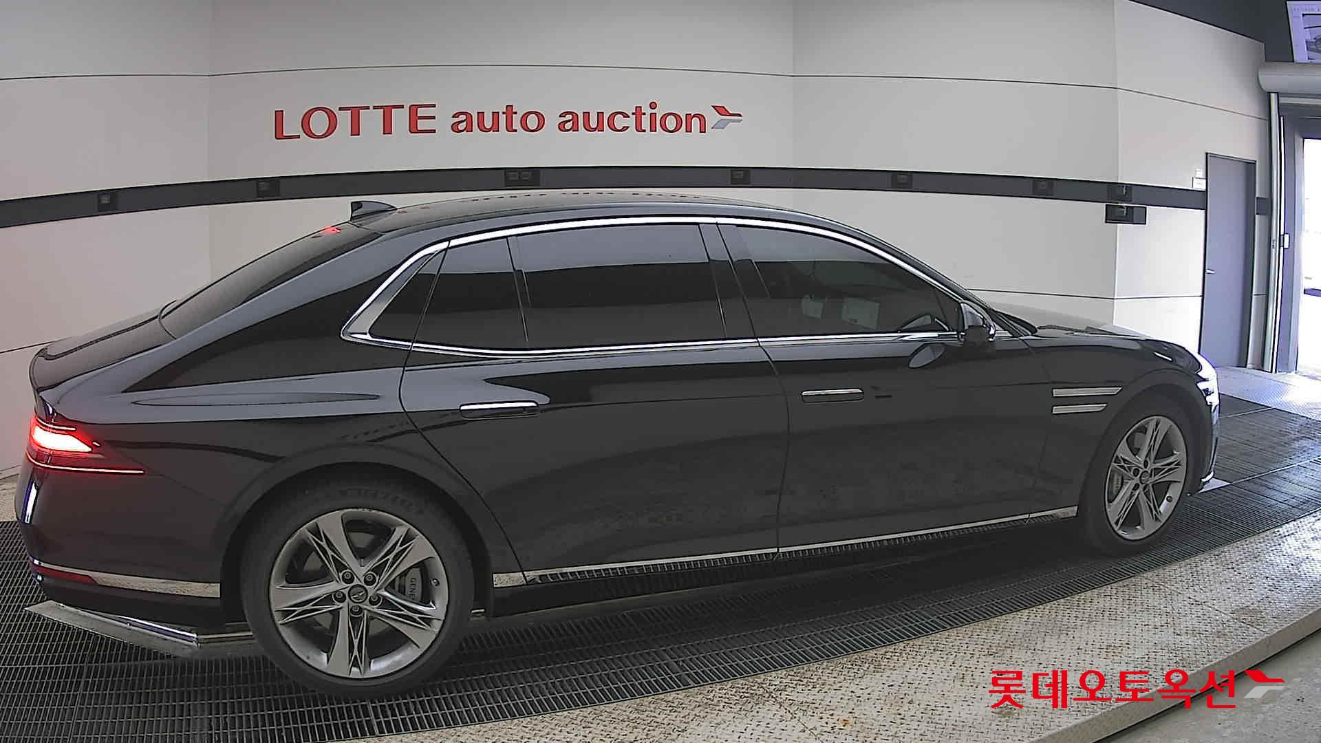 Genesis G90 - 20