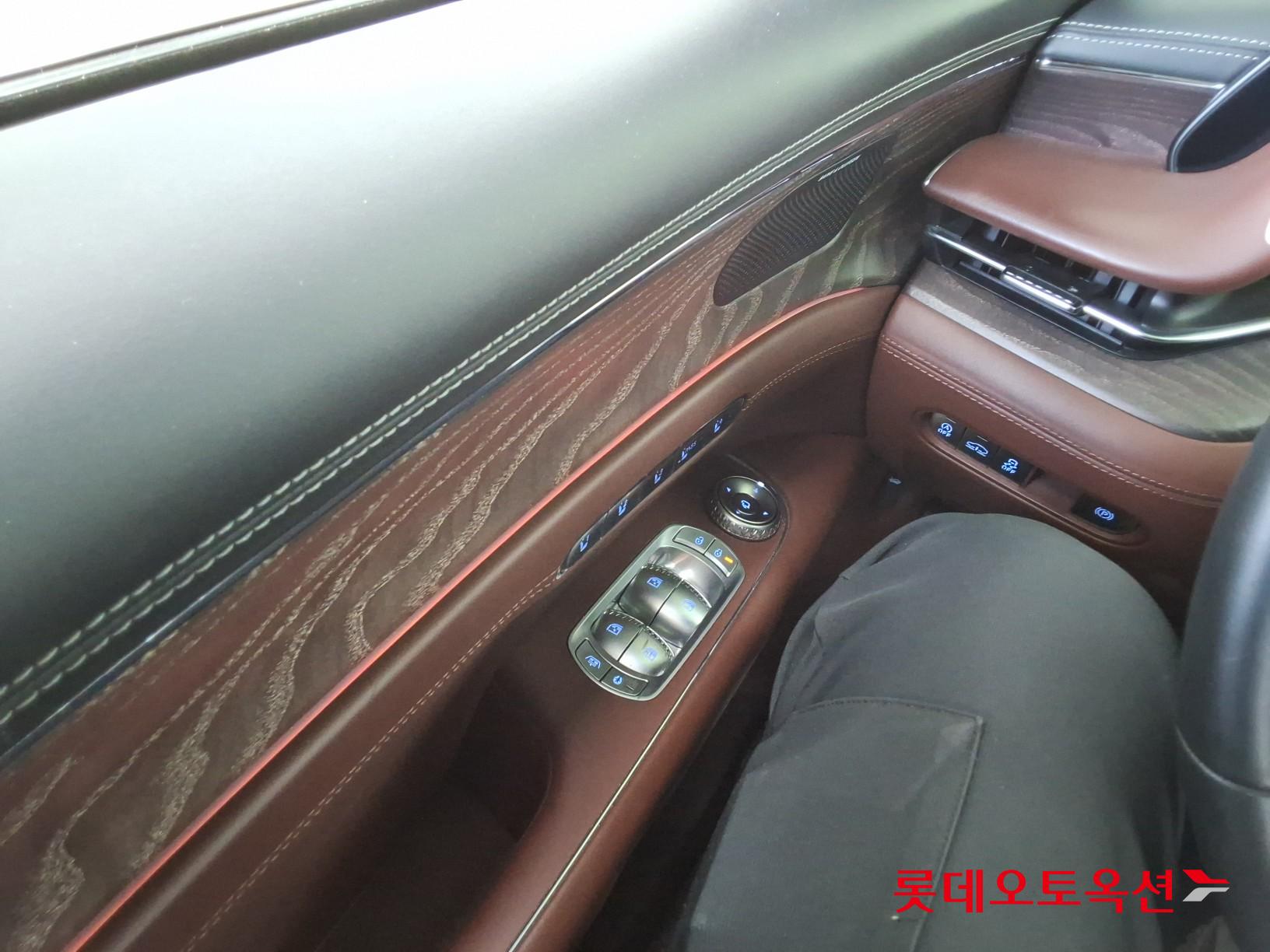 Genesis G90 - 29