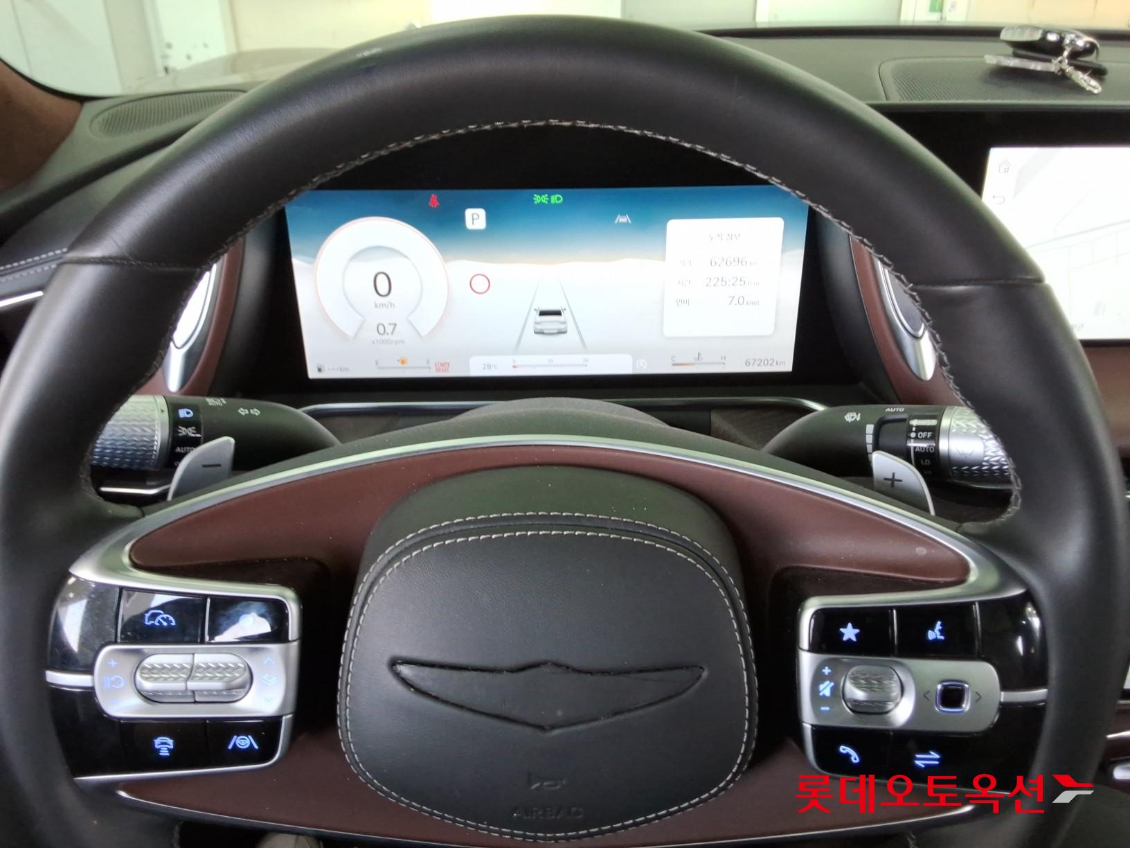 Genesis G90 - 30