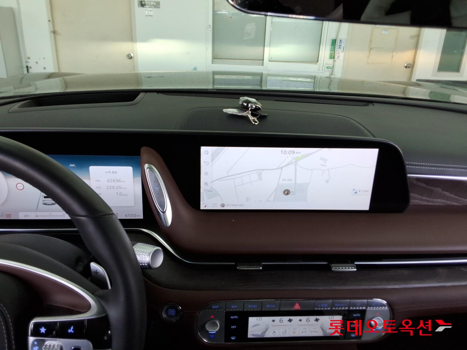 Genesis G90 - 32