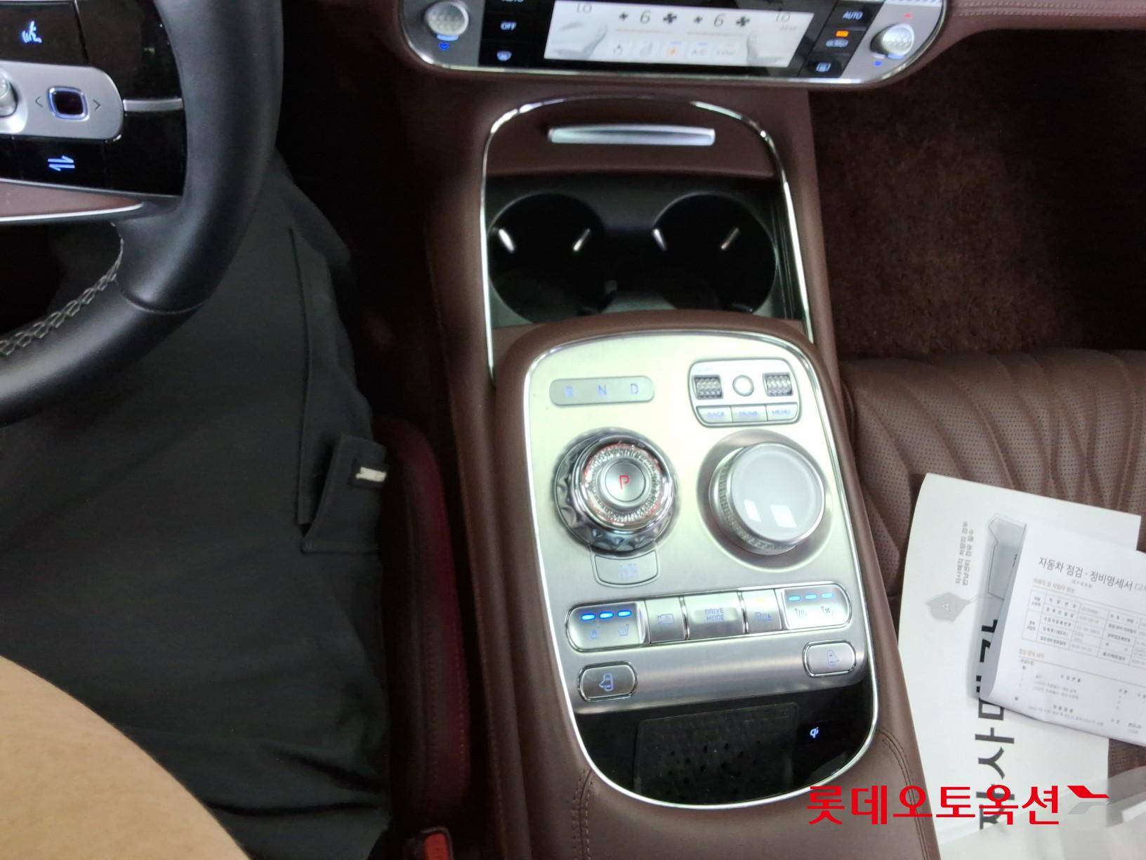 Genesis G90 - 34