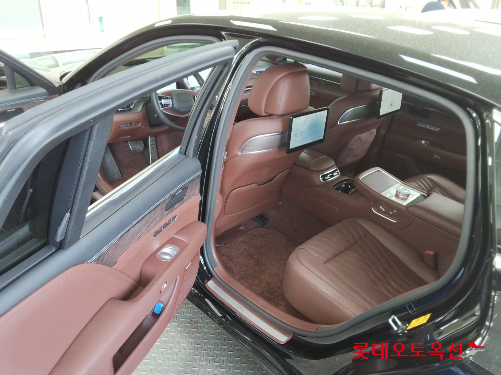 Genesis G90 - 38