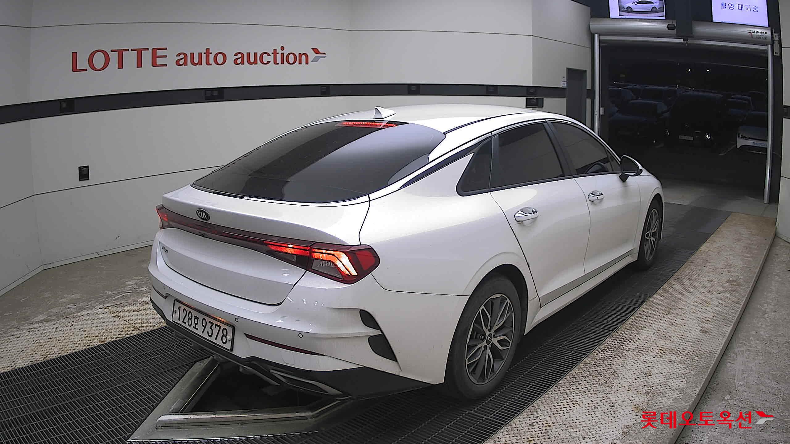 Kia K5 - 5