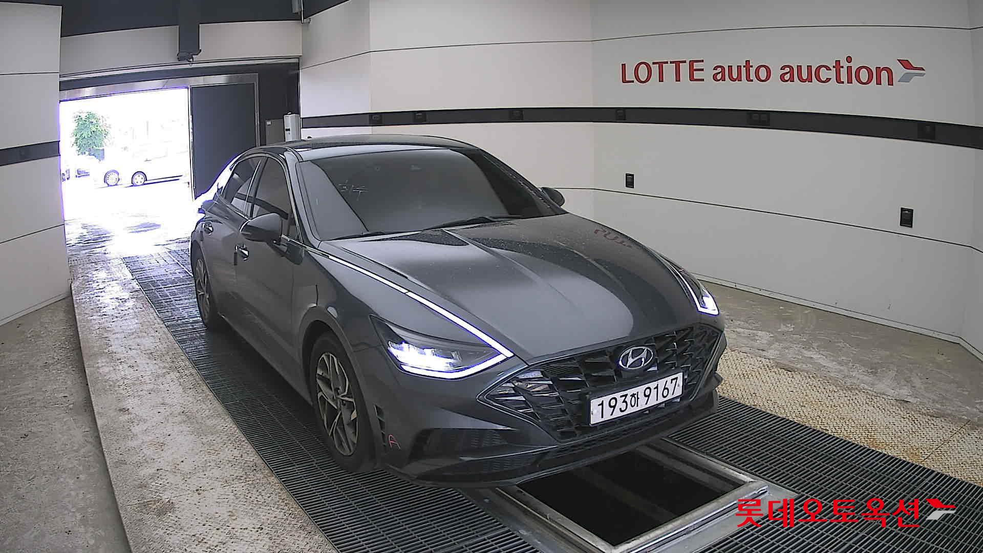 Hyundai Sonata - 24