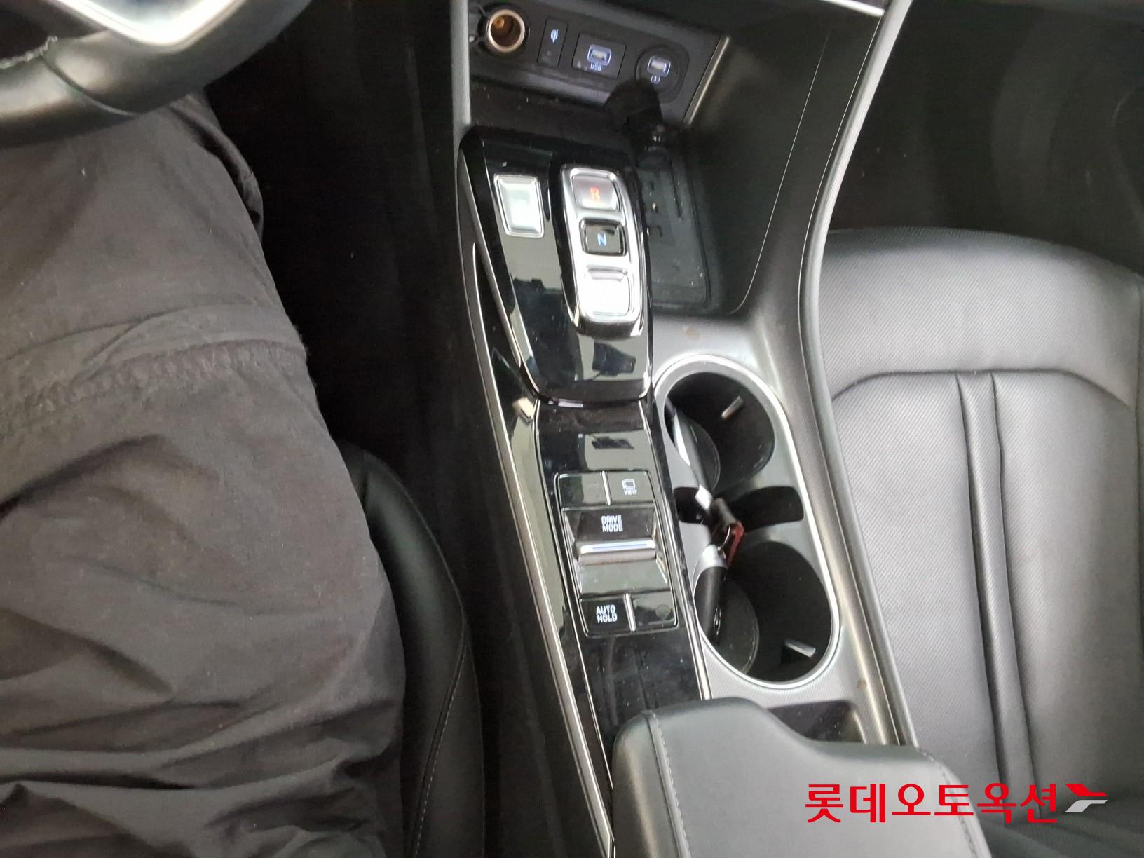 Hyundai Sonata - 32