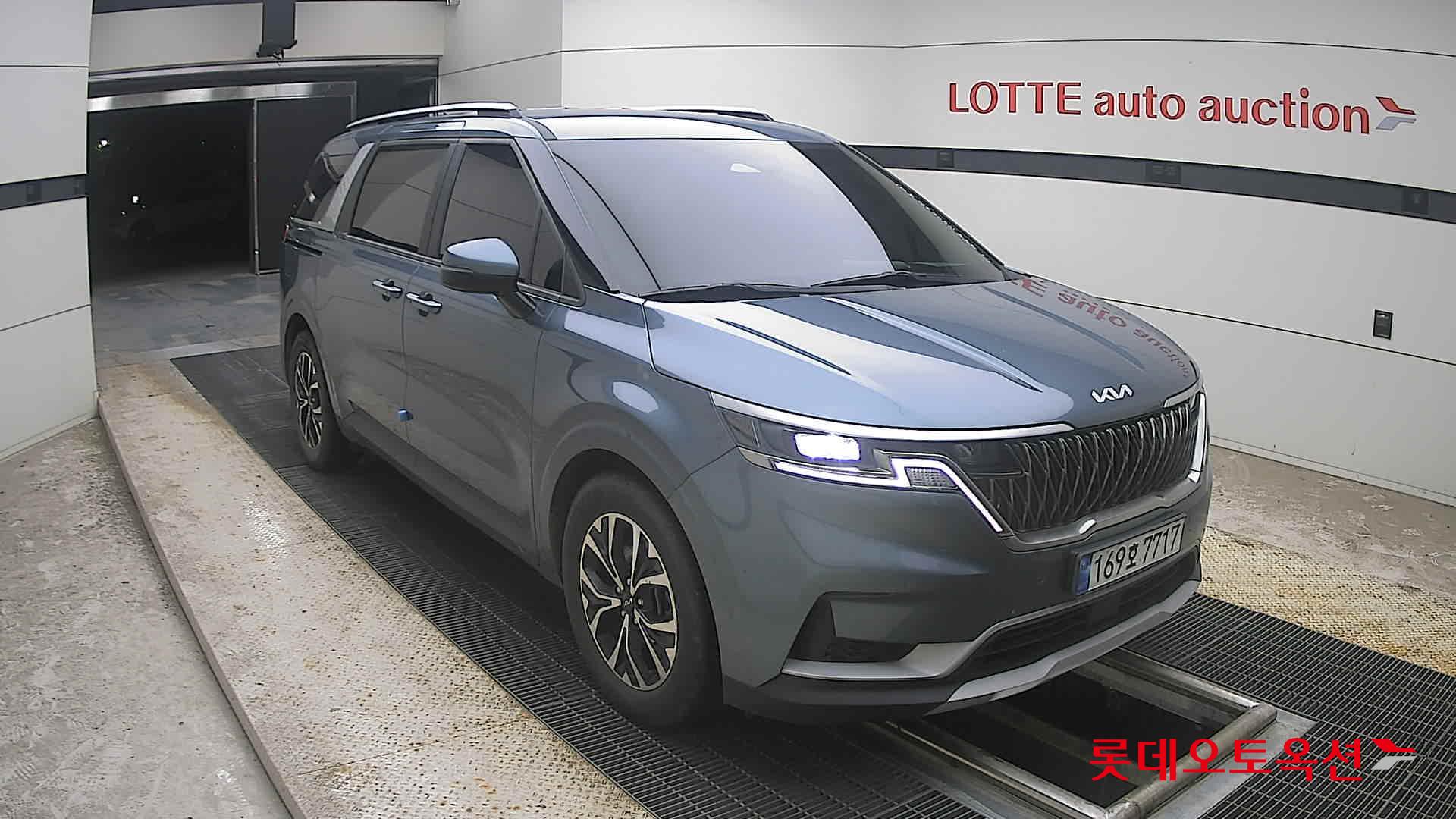 2023 - kia carnival