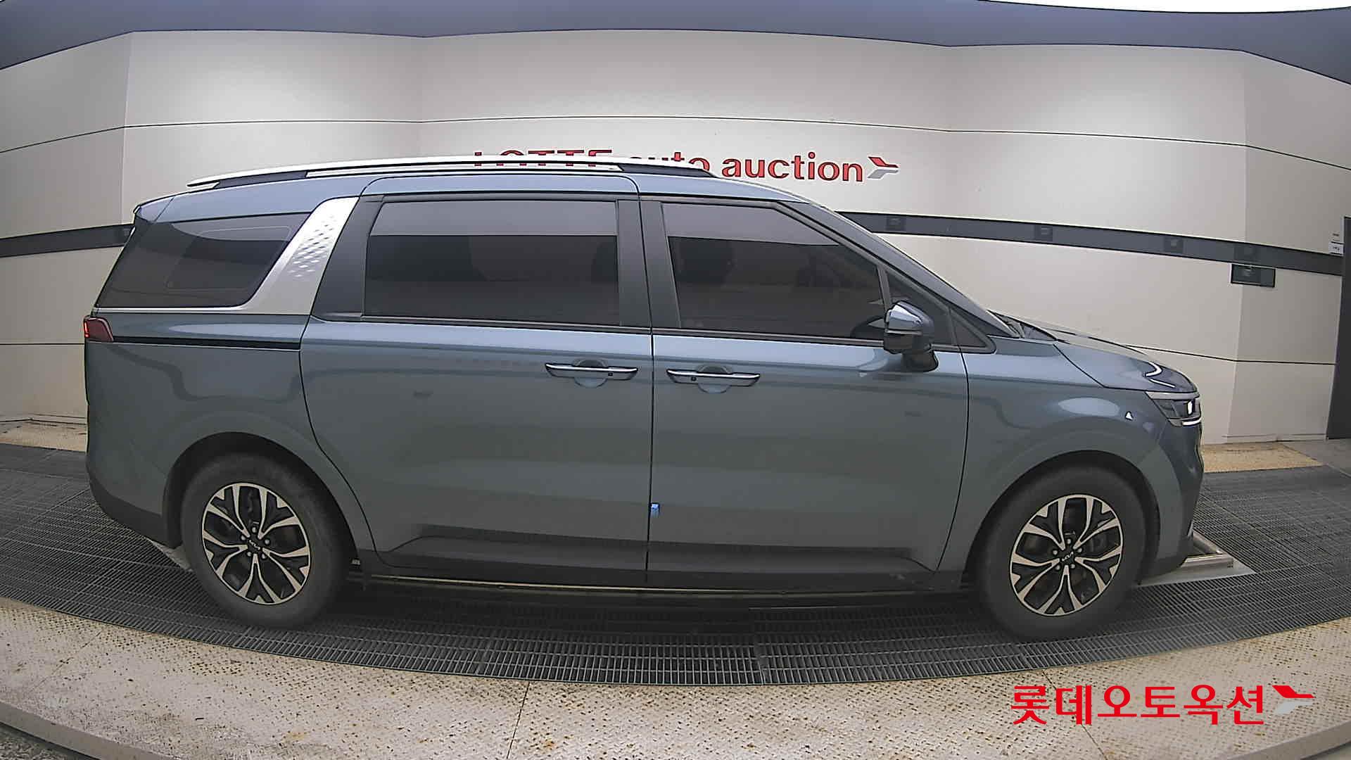 2023 - kia carnival