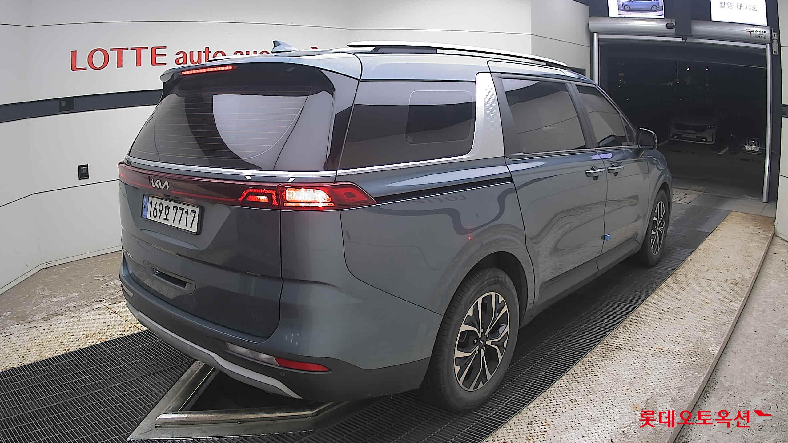 2023 - kia carnival