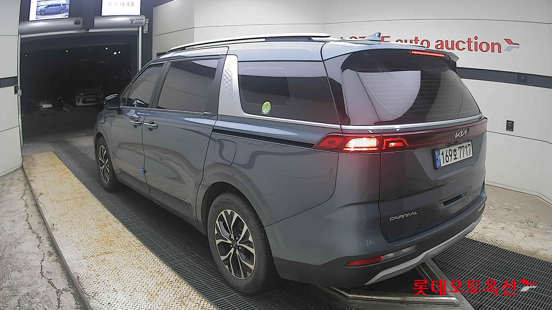 2023 - kia carnival