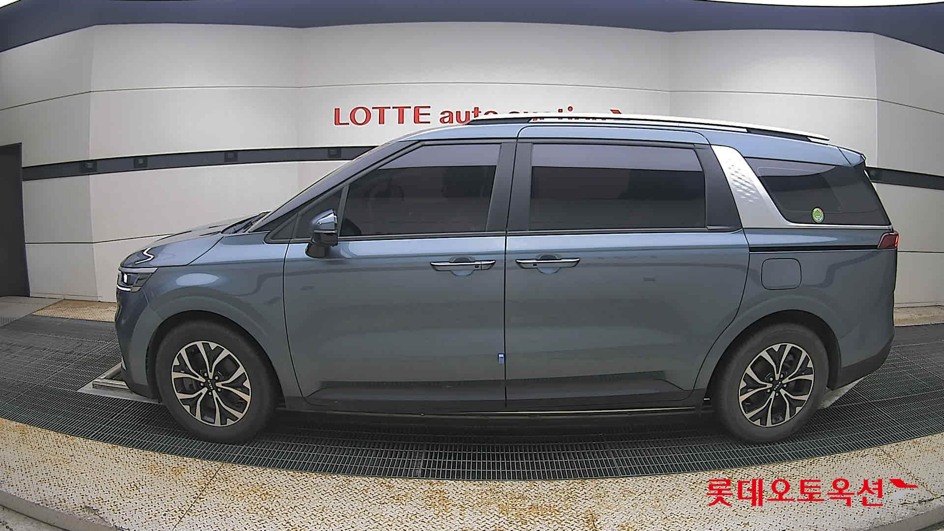 2023 - kia carnival
