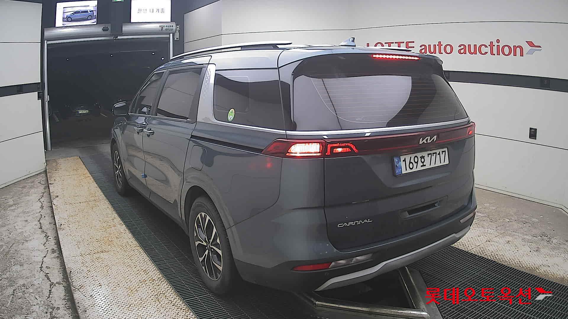 2023 - kia carnival